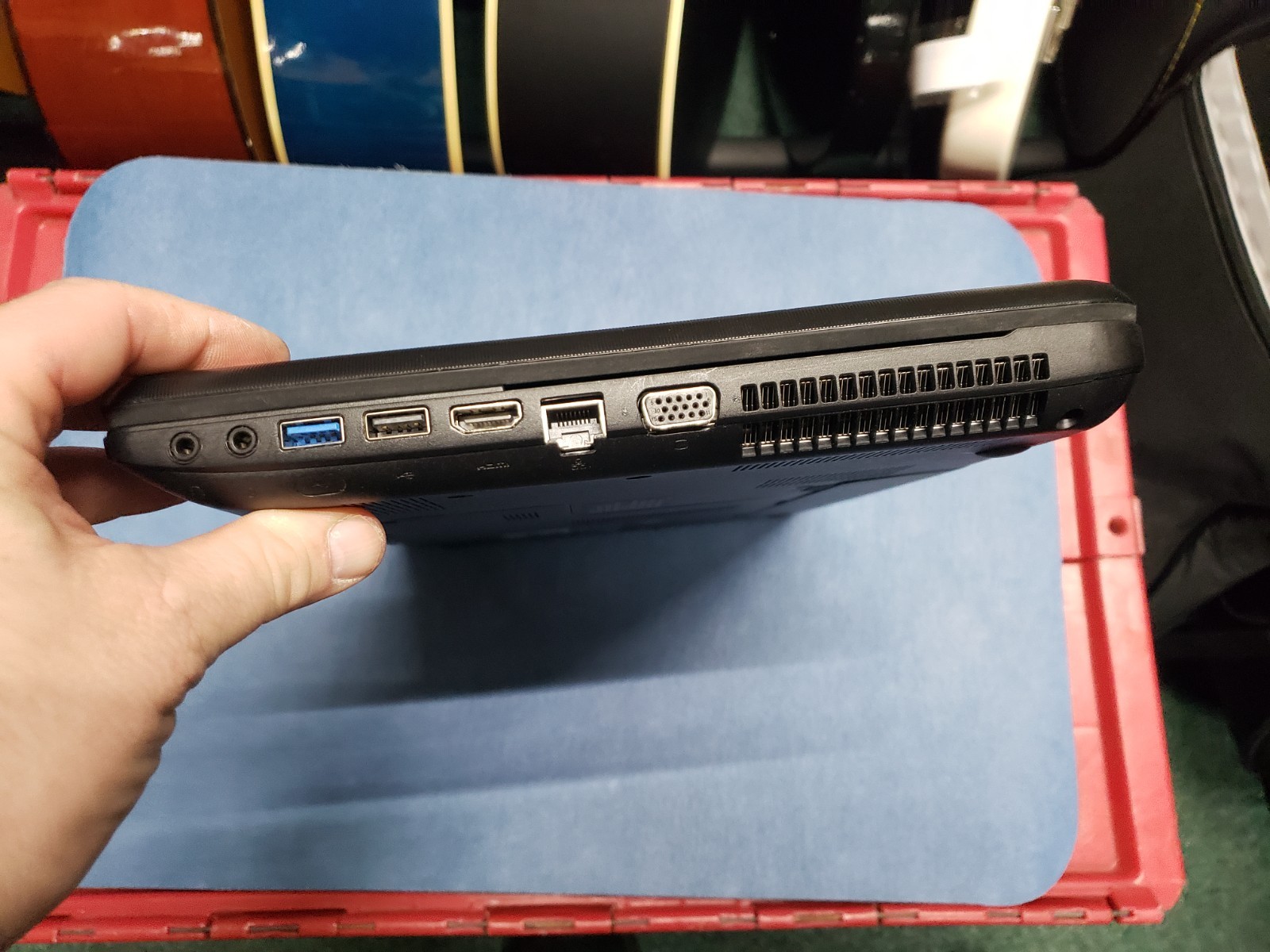 Toshiba laptop C55T-A5103 i3-4000m 2.40ghz 4gb ram 700gb hdd for parts