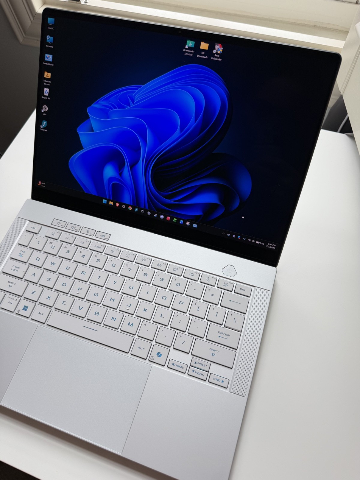 ASUS ROG Zephyrus G14 14″ OLED 3K 120Hz Gaming Laptop AMD Ryzen 9 270 RTX 5060