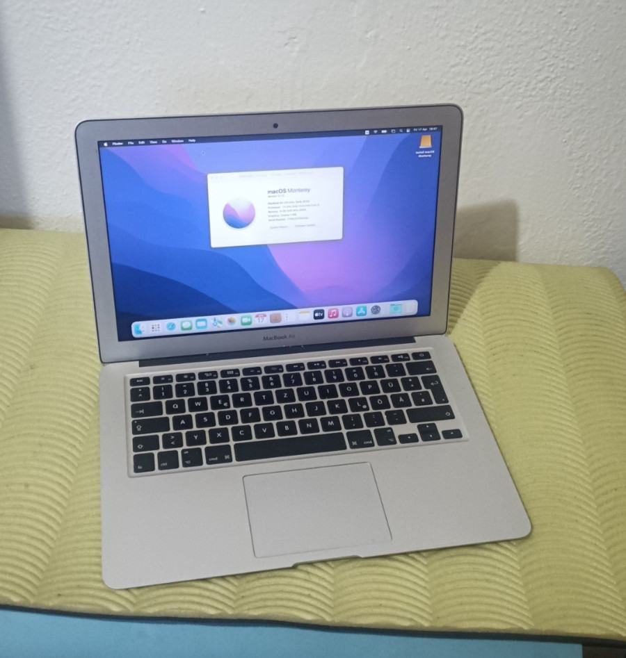 macbook air a1466 13″ 2012 i5 4GB 256gb ssd OSX CATALINA