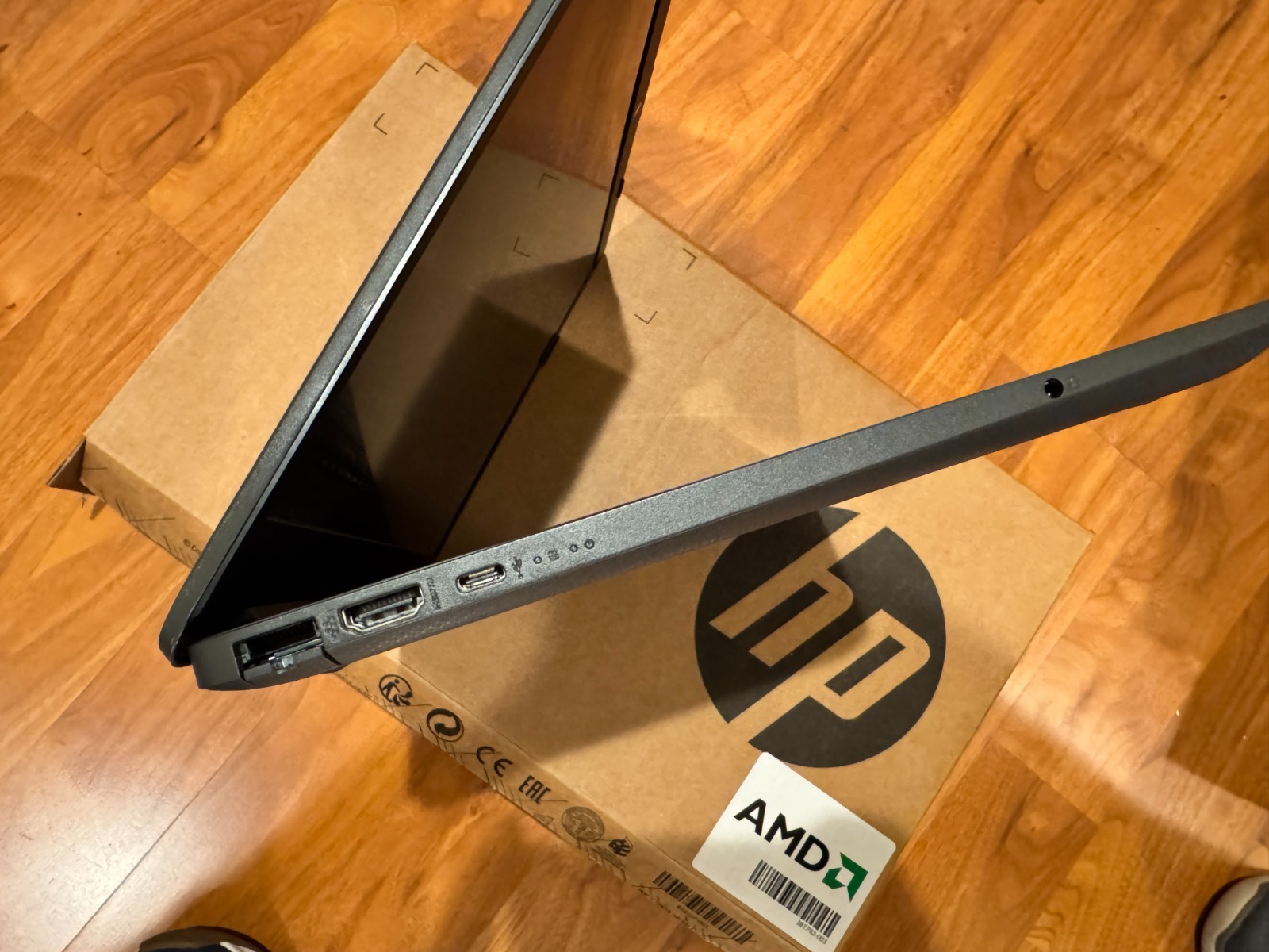 HP Laptop 255 G8, Ryzen 5 3500U, 8GB RAM 256 GB SSD Windows 10 Pro (2Q0G7UT)