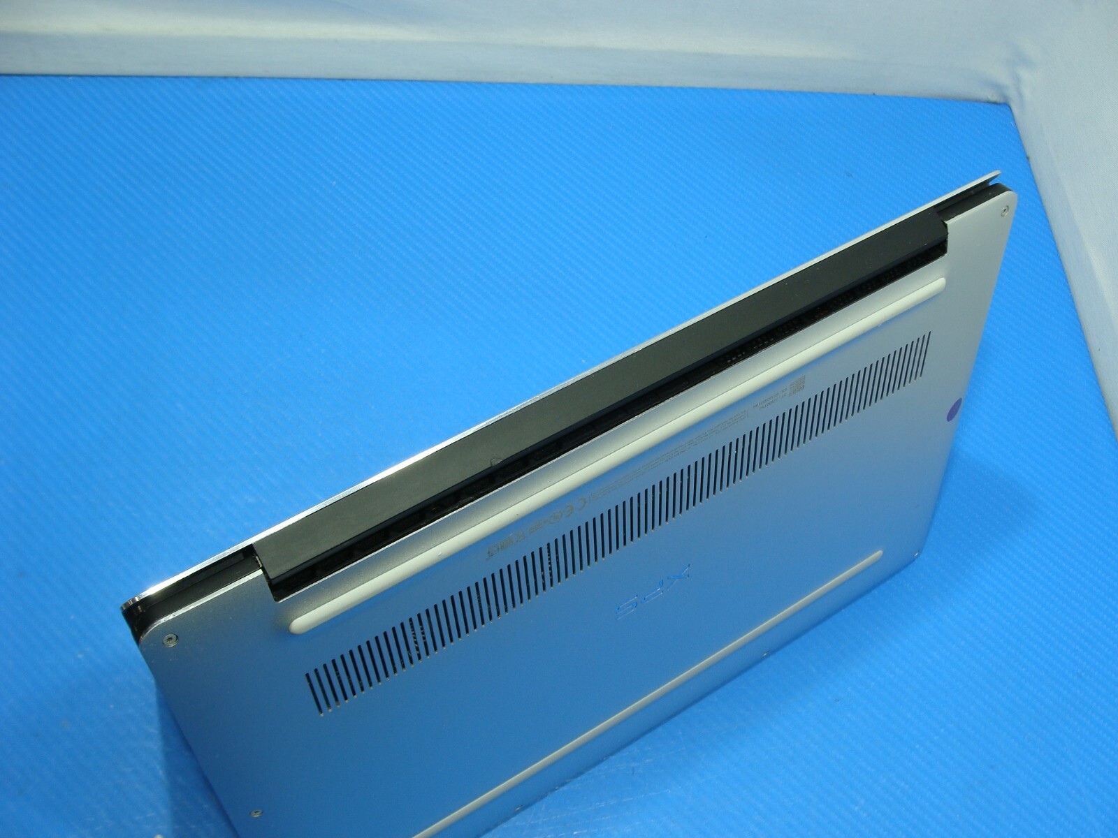 Dell XPS 7390 13.3″ FHD core i7-10710U 1.1GHz 16GB 512GB SSD Excellent Battery