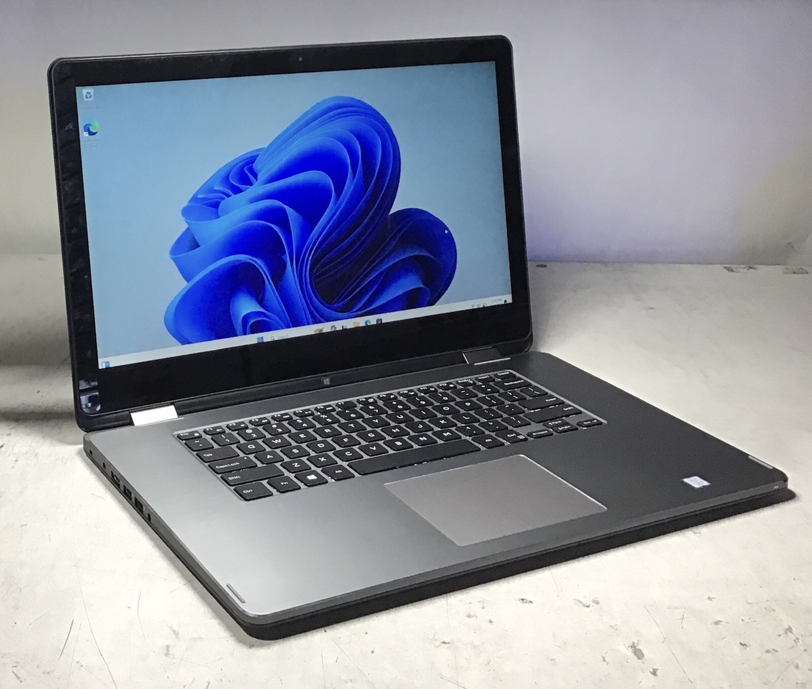 Dell Inspiron 15-7568 Intel i7-6500U @ 2.50GHz 8GB Ram 950GB HDD *SEE PICS