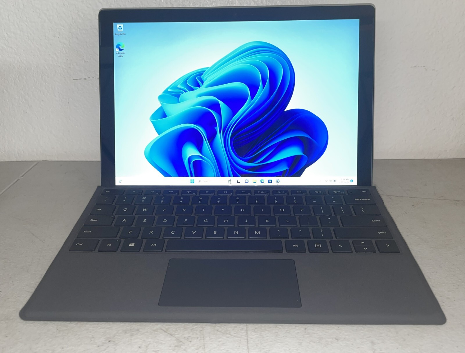 Microsoft Surface Pro 6✔12.3″✔i7-8650U✔512GB SSD✔16GB RAM✔Wins11✔Silver/BLK✔W/KB