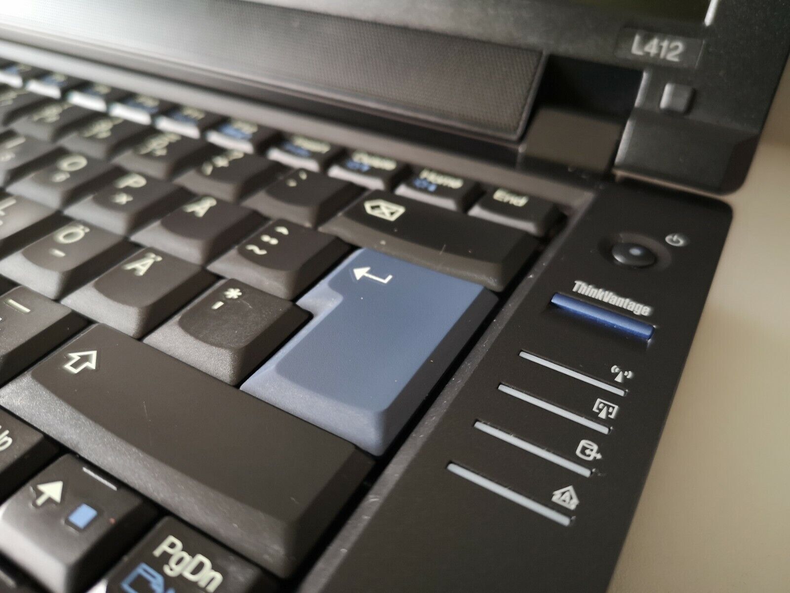Laptop Lenovo ThinkPad L412 14.1 inch HD i5-520M, 2GB/160GB HDD Windows 7 Pro