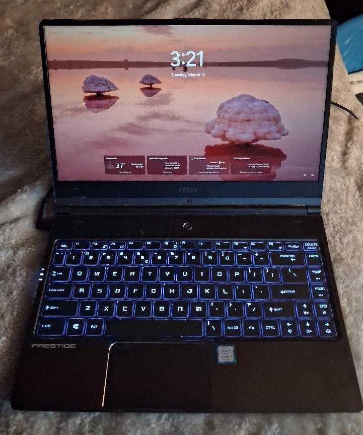 MSI PS42 Modern i7 Laptop 16GB RAM GTX 1050 Cosmetic Blemishes and Marks