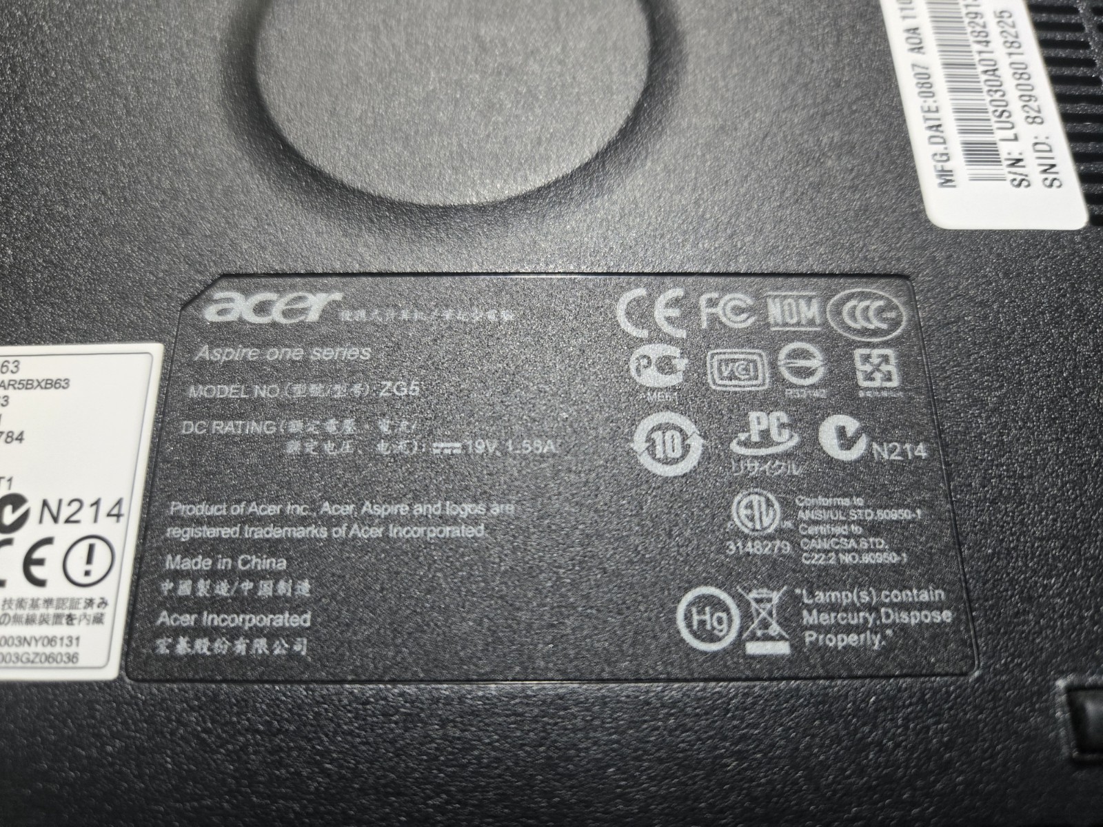 Acer Aspire One ZG5 Netbook Blue W/ Case No Power Dead Battery READ