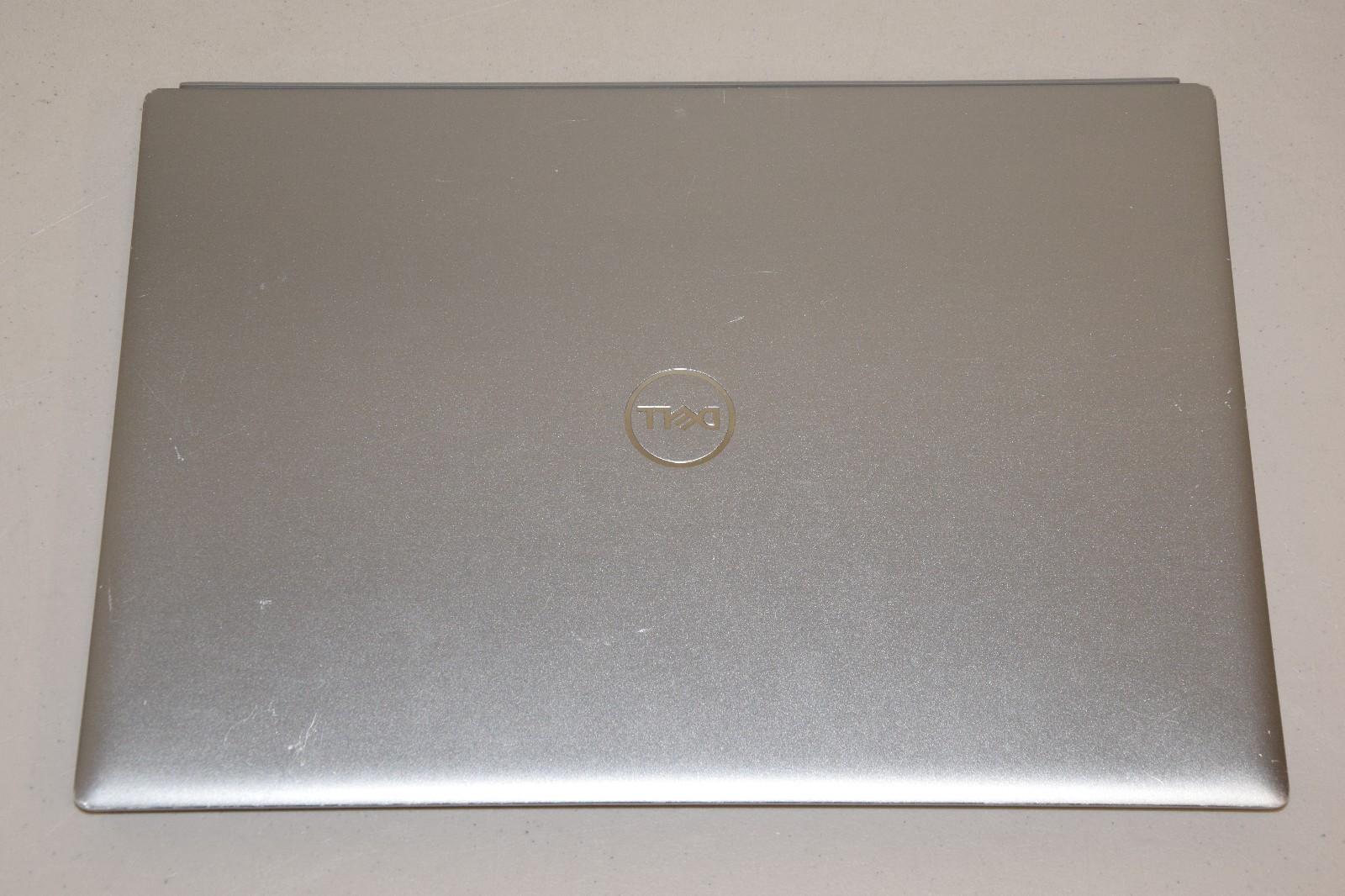 HEAVY WEAR Dell Vostro 5620 15.6″ Laptop i7-1260P 16GB DDR4 256GB NVMe Win11 Pro