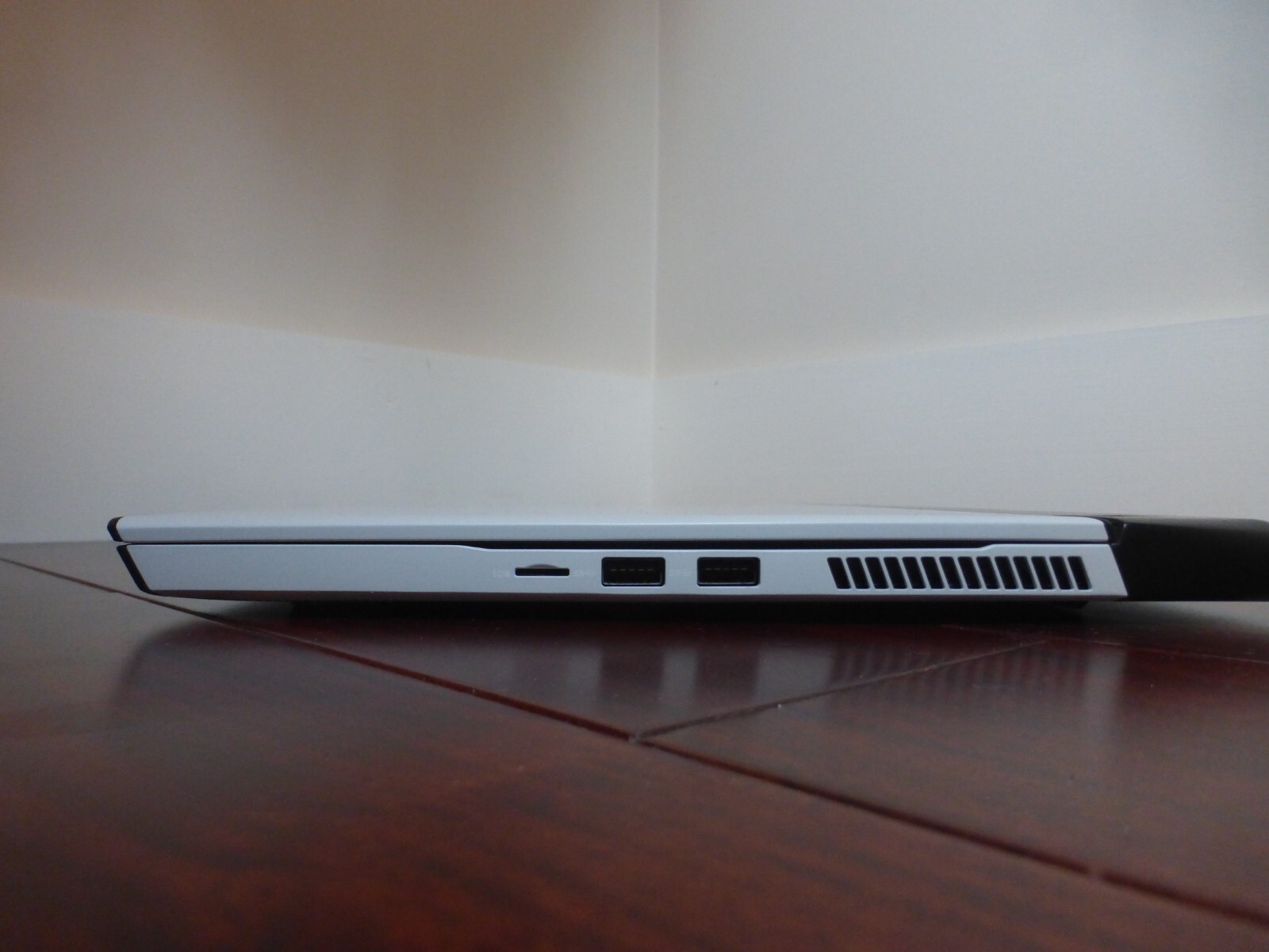 Alienware M15 R4 15.6″ 1080p 300hz, i9 10980HK, 1TB/32GB, Nividia RTX 3070