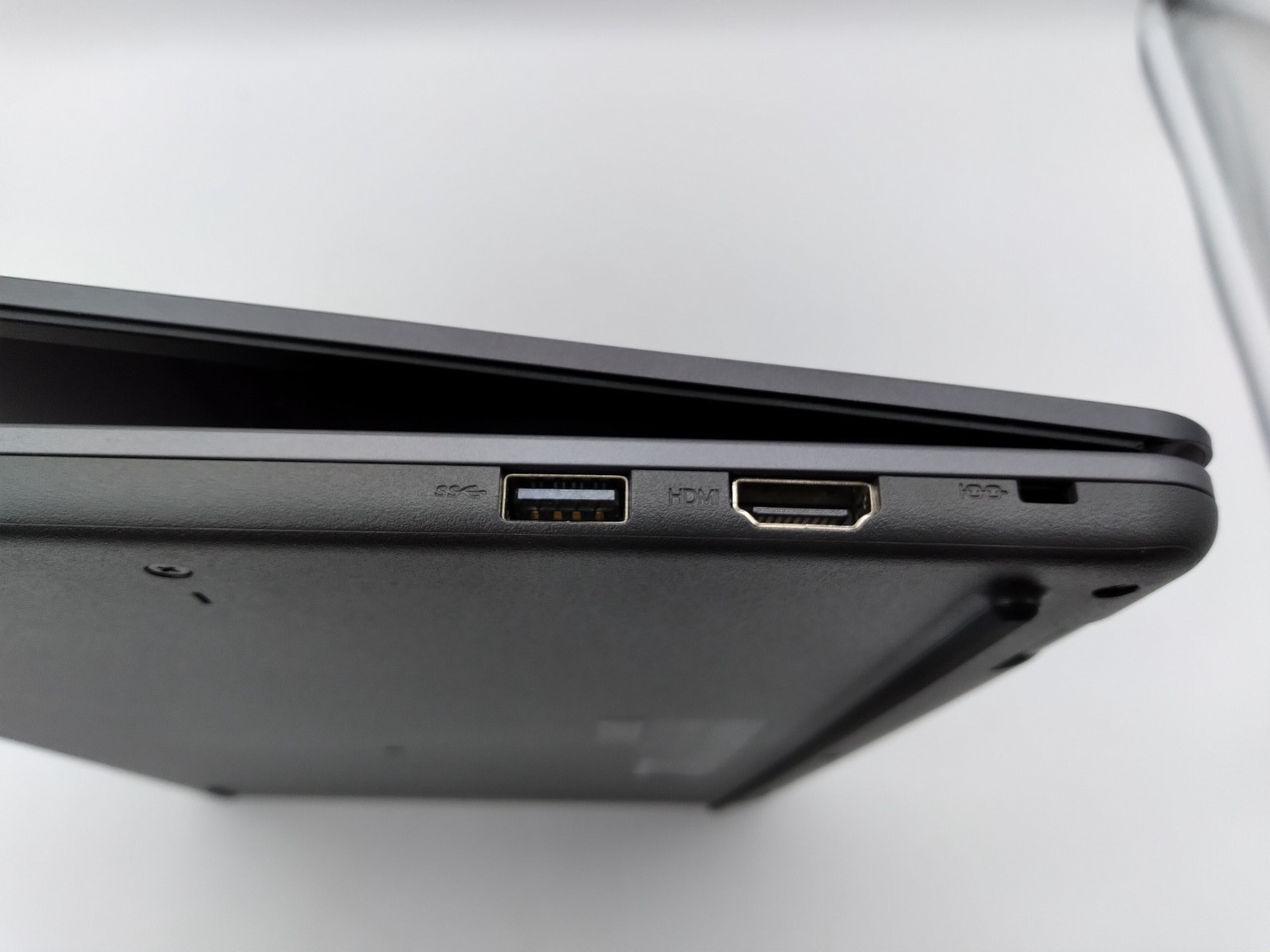 Lenovo 14e Chromebook Gen 2 14″ Touchscreen AMD 3015Ce, 4GB RAM, 32GB EMMC