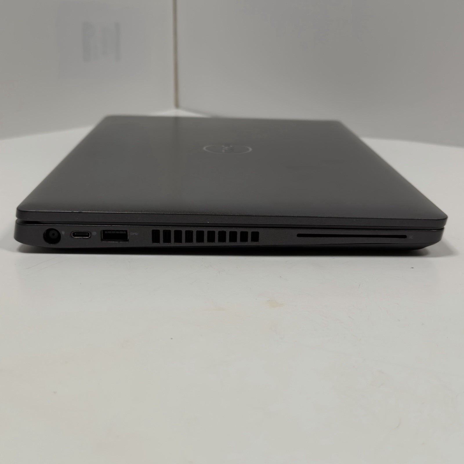 Dell Latitude 5400 14”FHD Intel Core i7-8665U 1.9GHz 16GB SSD 512GB *READ*