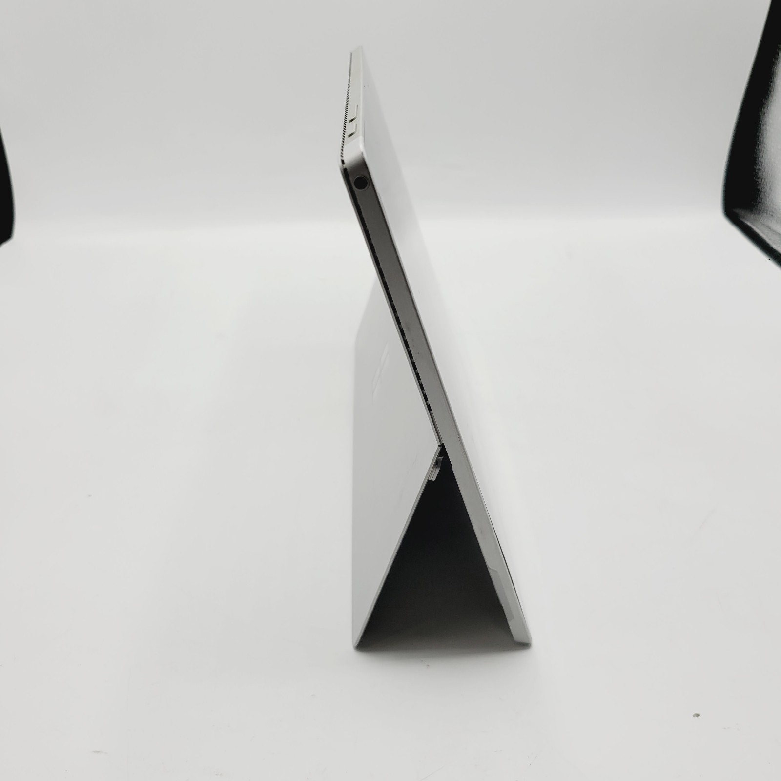 Microsoft Surface 1724 Core i5 6300U 2.9GHz 8GB RAM 128GB SSD 14″ **Boot to Bios