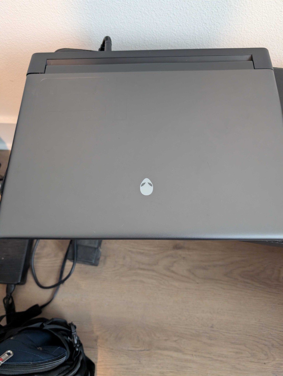 Dell Alienware M18 R1 13th Gen i9-13900HX 64GB 2TB RAID1 RTX4080 1920×1200 480Hz