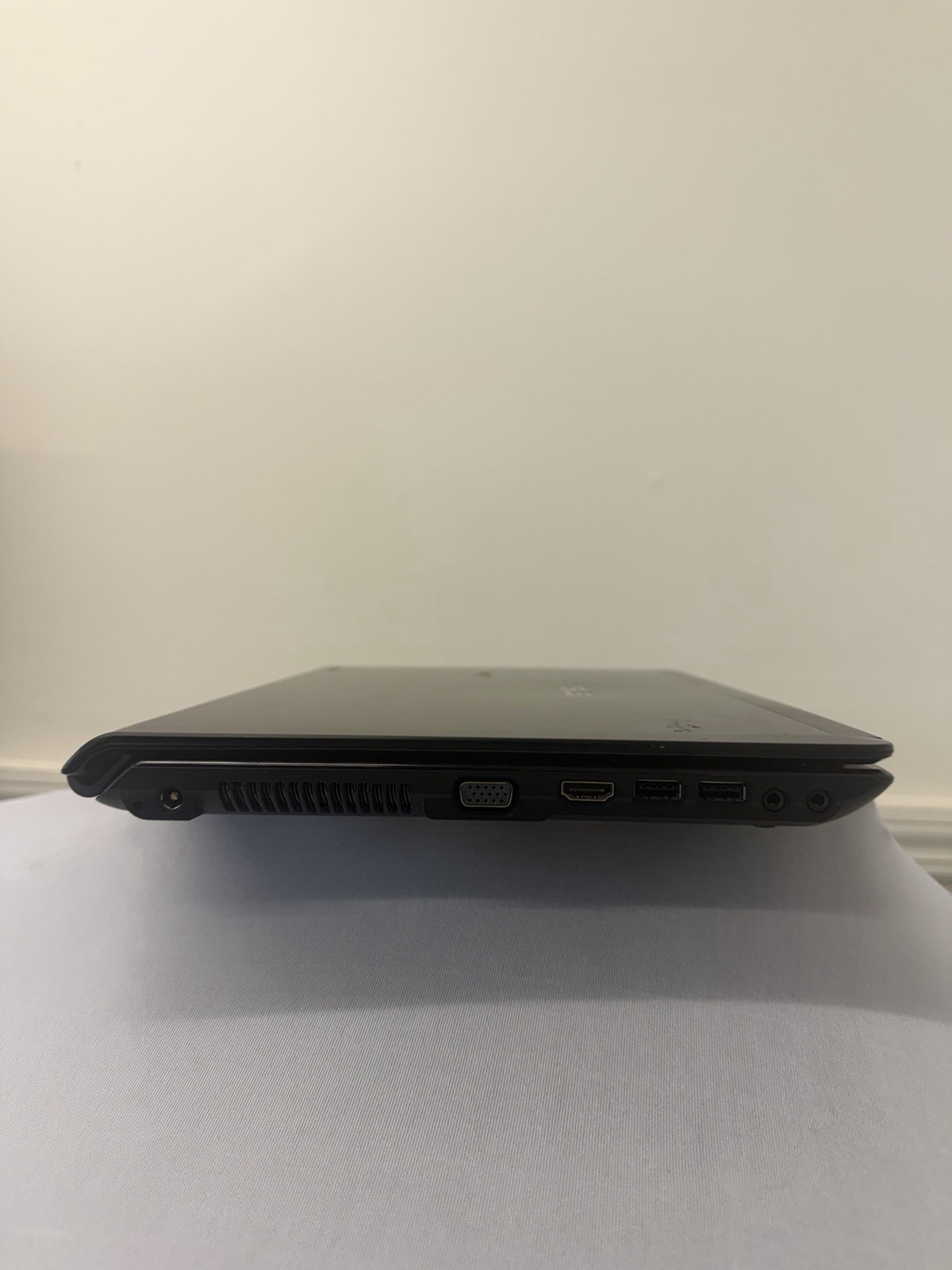 Asus UL80A Laptop – Good Screen – Intel Duo U7300 – Read Des