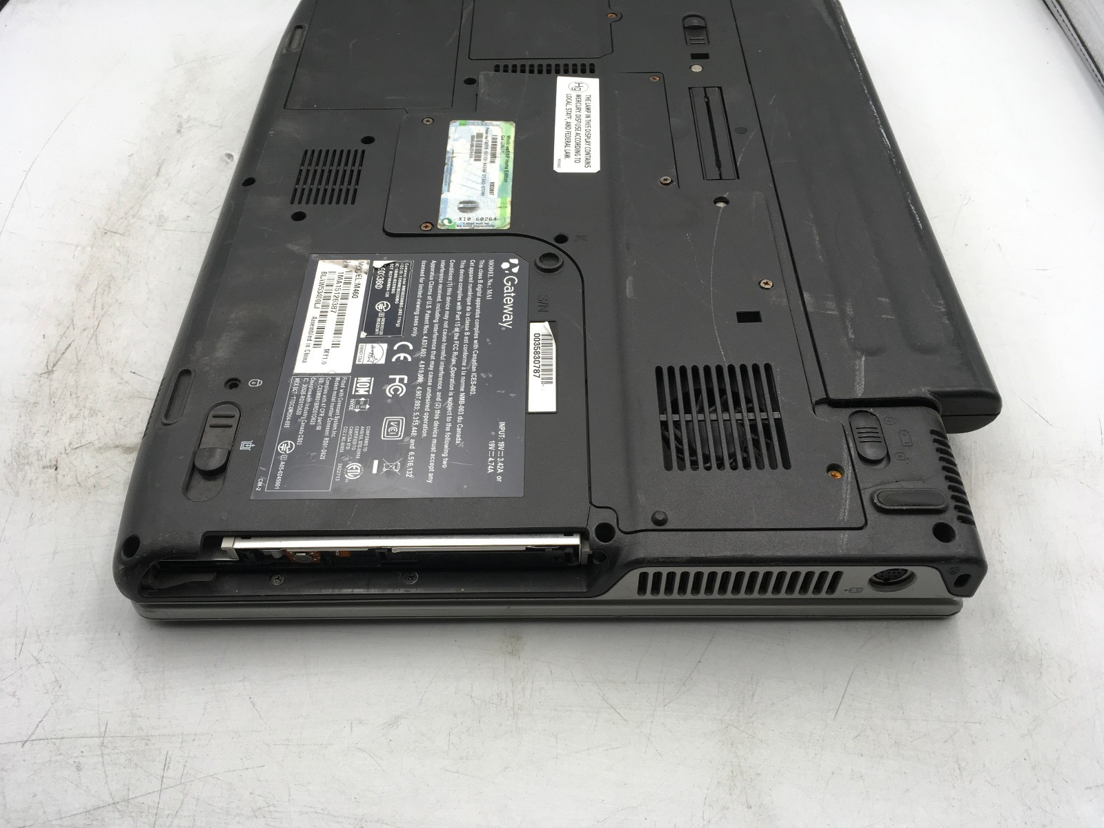 GATEWAY MA1 M460 – FOR PARTS/BAD HINGE/ NO POWER – INTEL CELERON M – 1GB RAM -BB