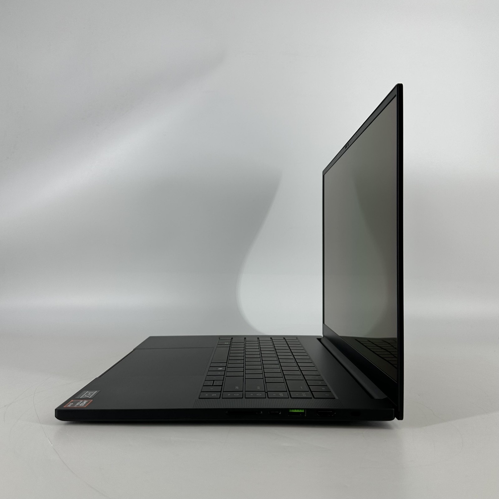 Razer Blade 16 240Hz QHD+ 2.0 GHz Ryzen AI 9 HX 370 64GB 2TB/2TB RTX 5090