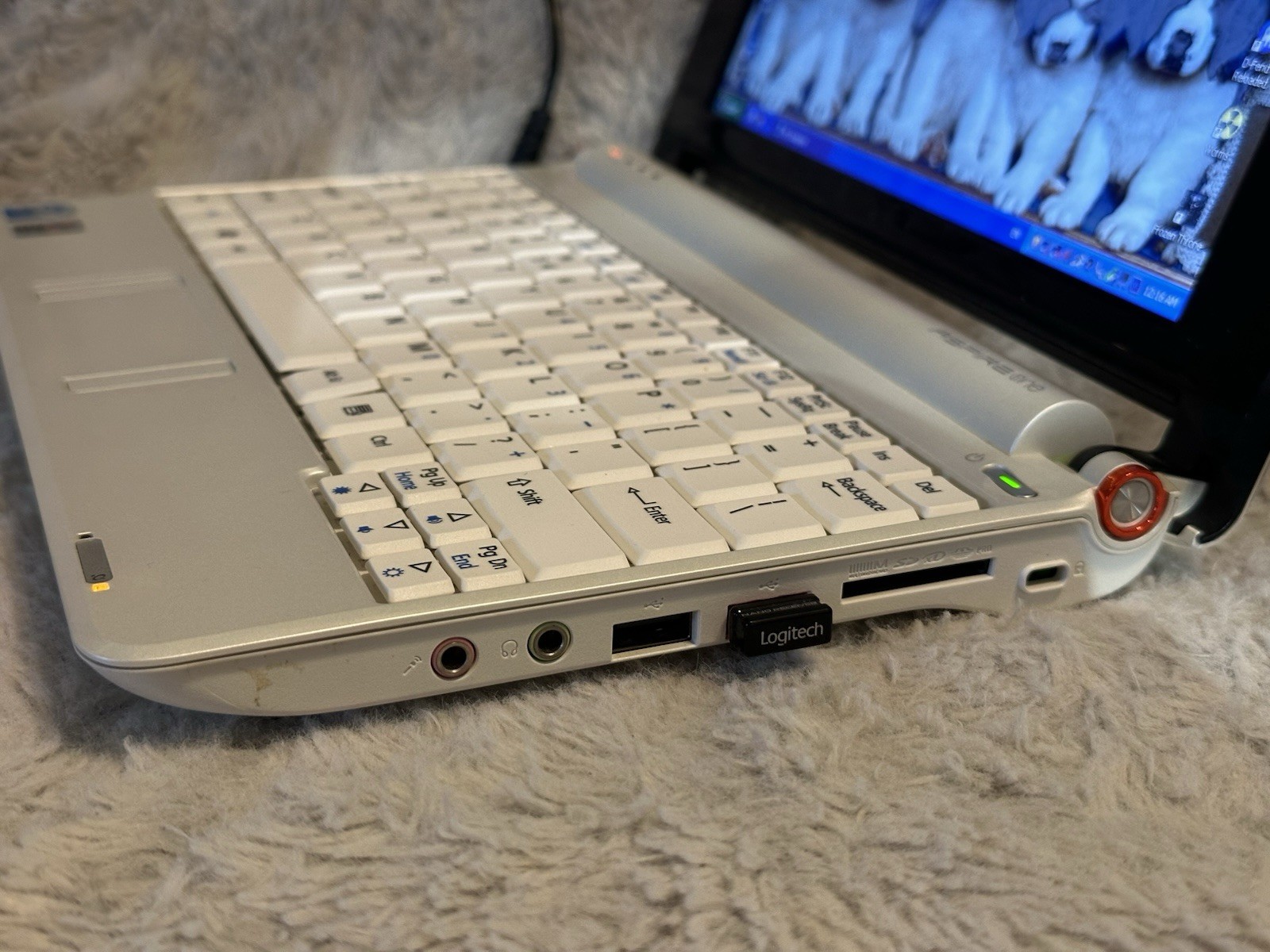 Acer Aspire One ZG5 Netbook 9” Intel Atom 1.6GHz 1GB Windows XP Bad Battery READ