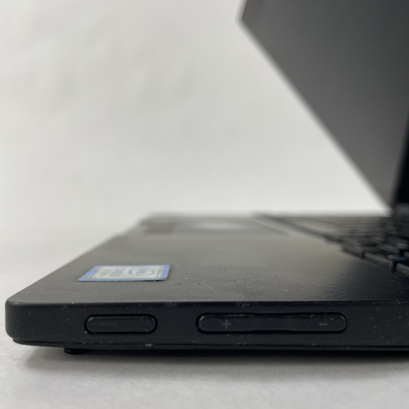 Dell Latitude 7390 2 in 1 13.3″ Touch i3-7130U 2.70 GHz 4 GB RAM No SSD/OS/Batt