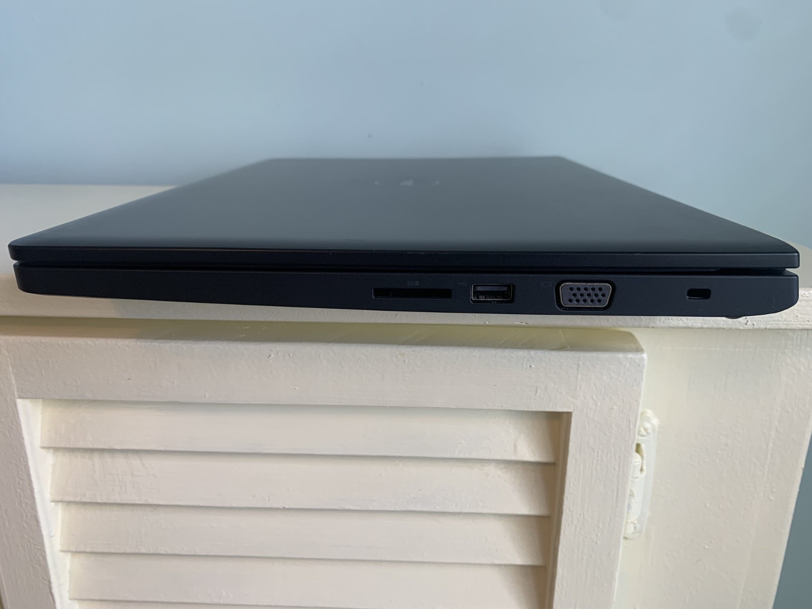 Dell Latitude 3560 laptop 8gb RAM 298gb HDD Windows 10 Pro 15.6” screen