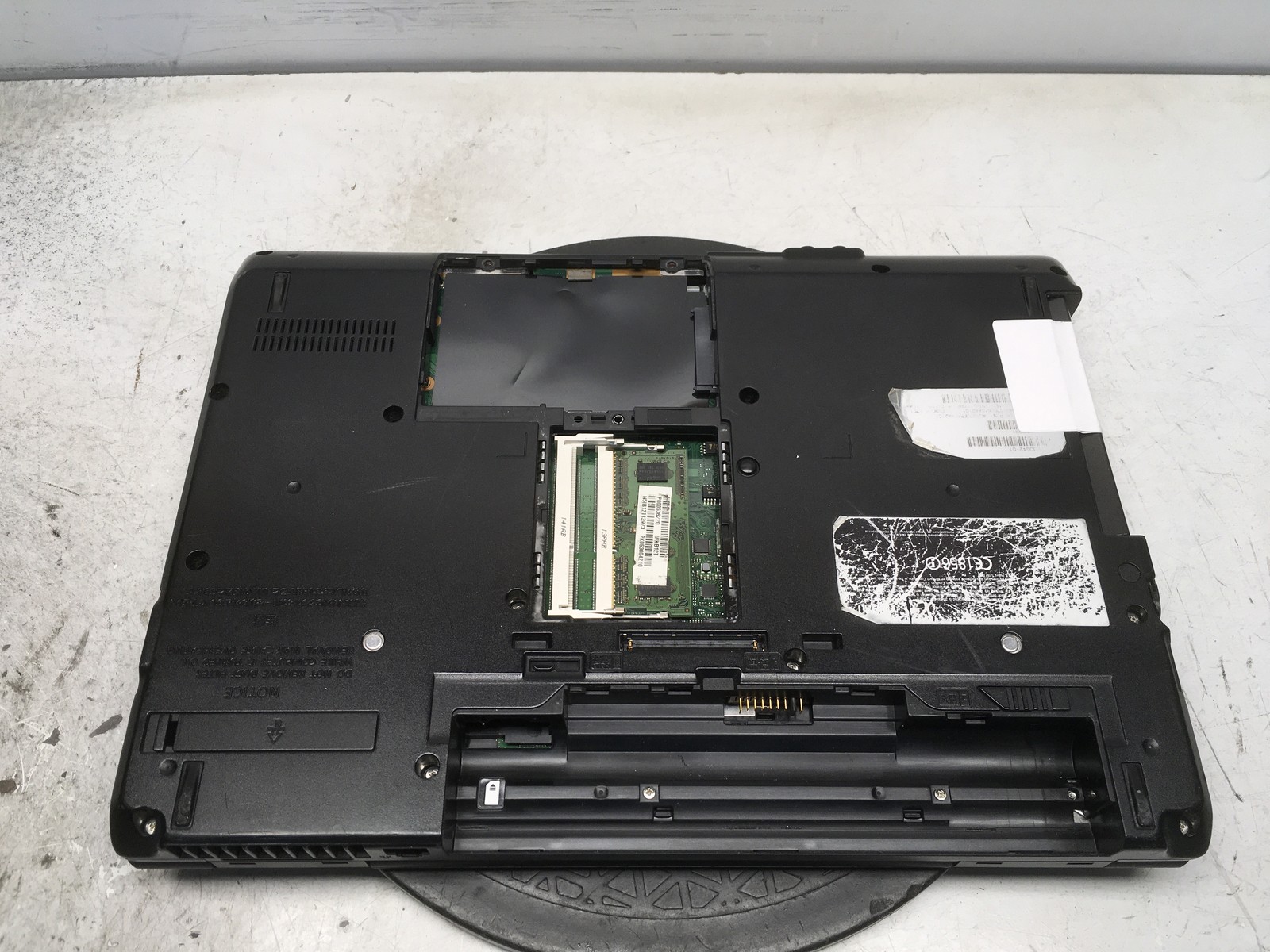 Fujitsu LifeBook S751 Intel i5-2410M 2.3GHz 2 GB NO HDD No Batt