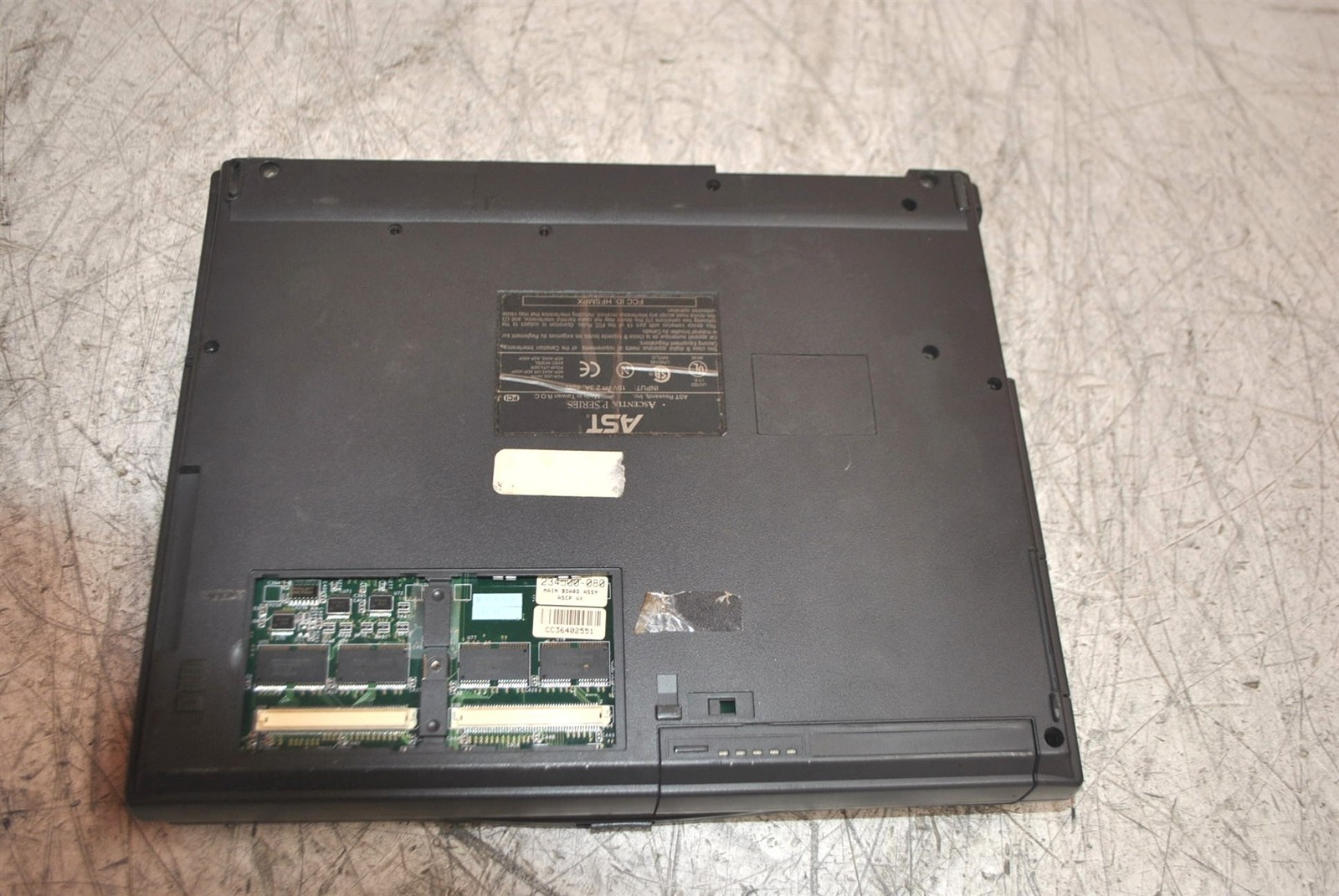 Bad LCD AST Ascentia P Series Laptop Intel Pentium 133MHz 8MB 0HD No PSU AS-IS