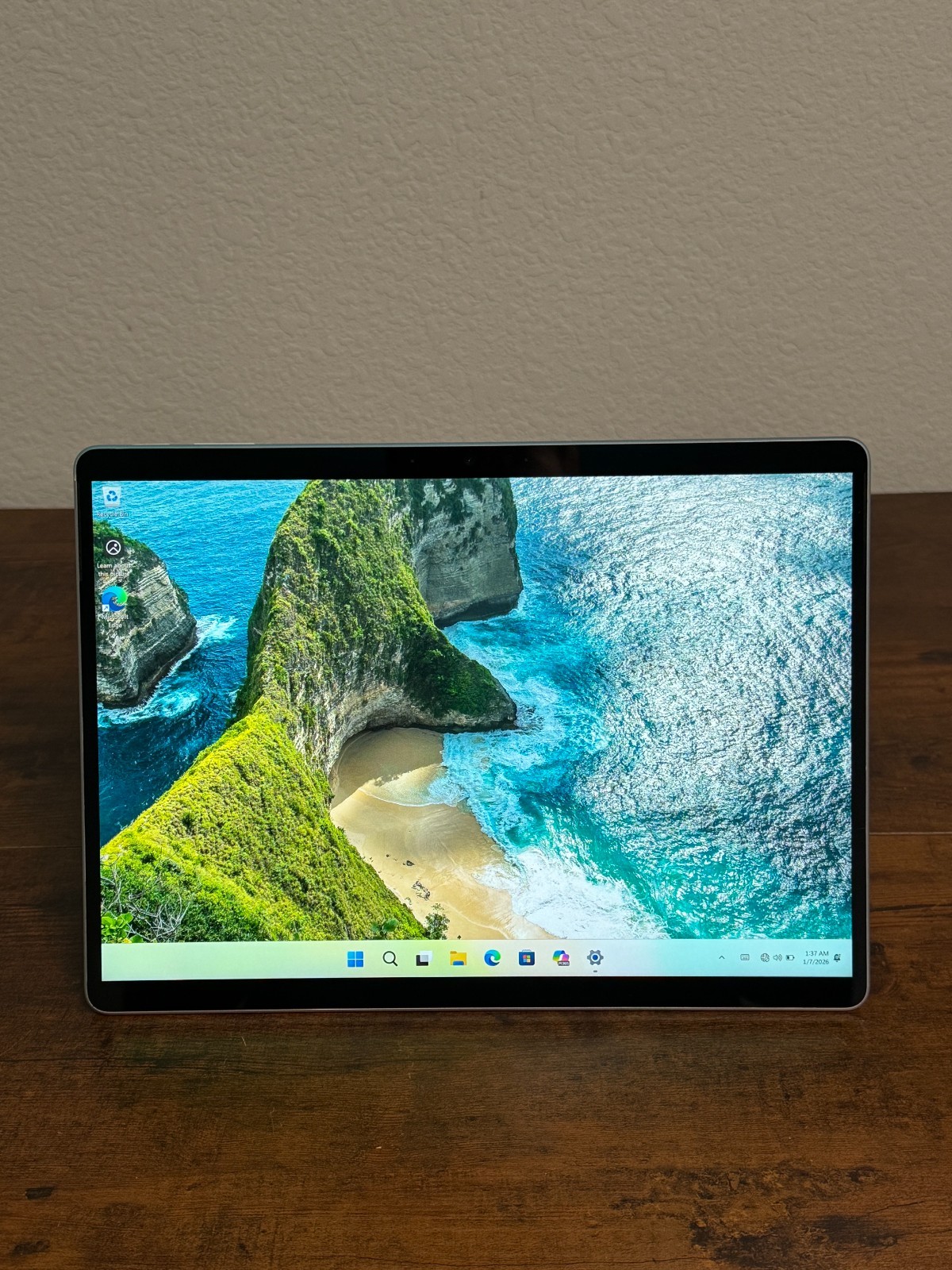 Microsoft Surface Pro 9 i5-1245U 16GB RAM 256GB SSD Win 11 Pro W/Charger