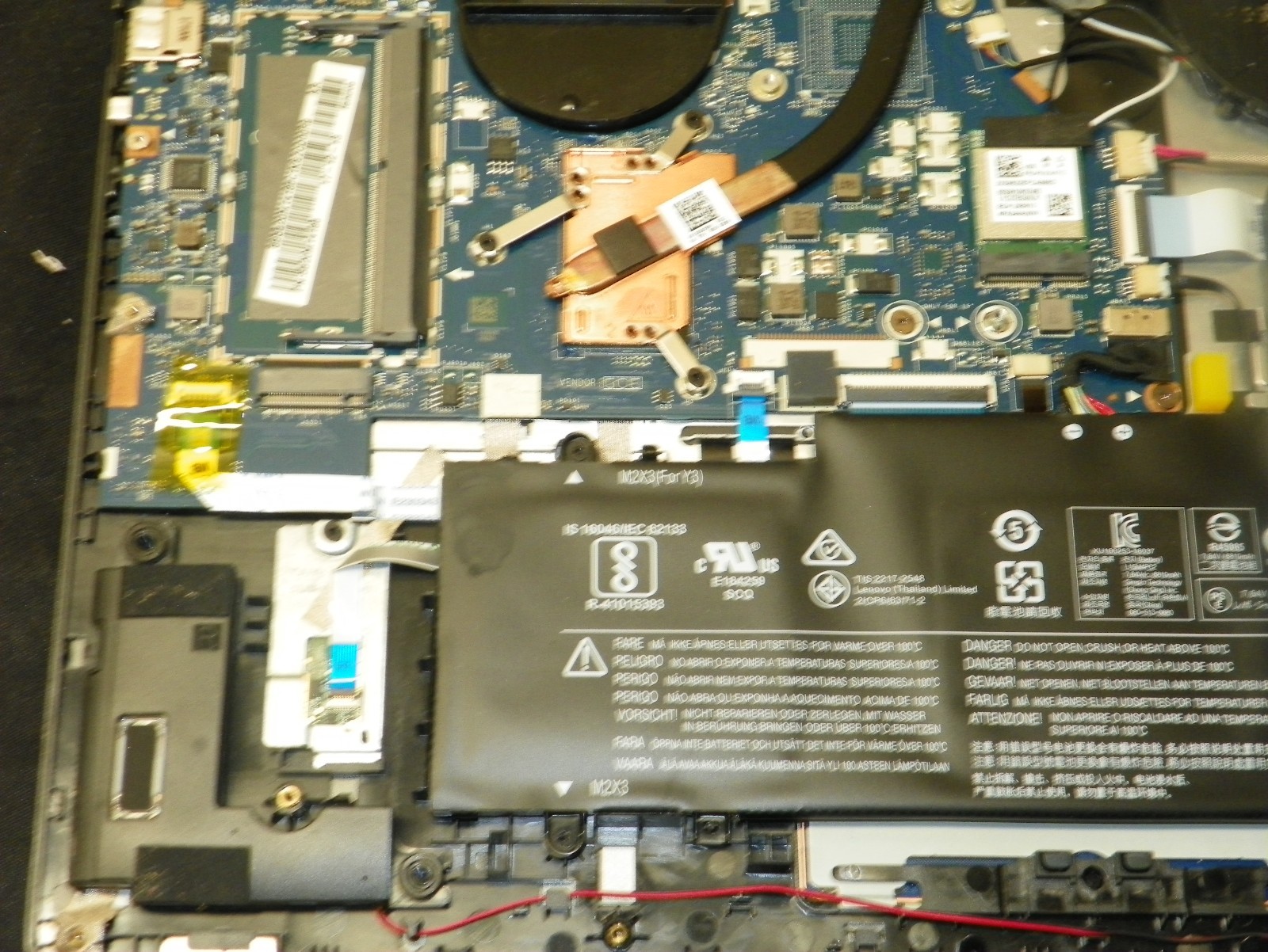 Lenovo Yoga 710 15.6 Inch 2-In-1 Touchscreen i5 For Parts – Has Screen Issue
