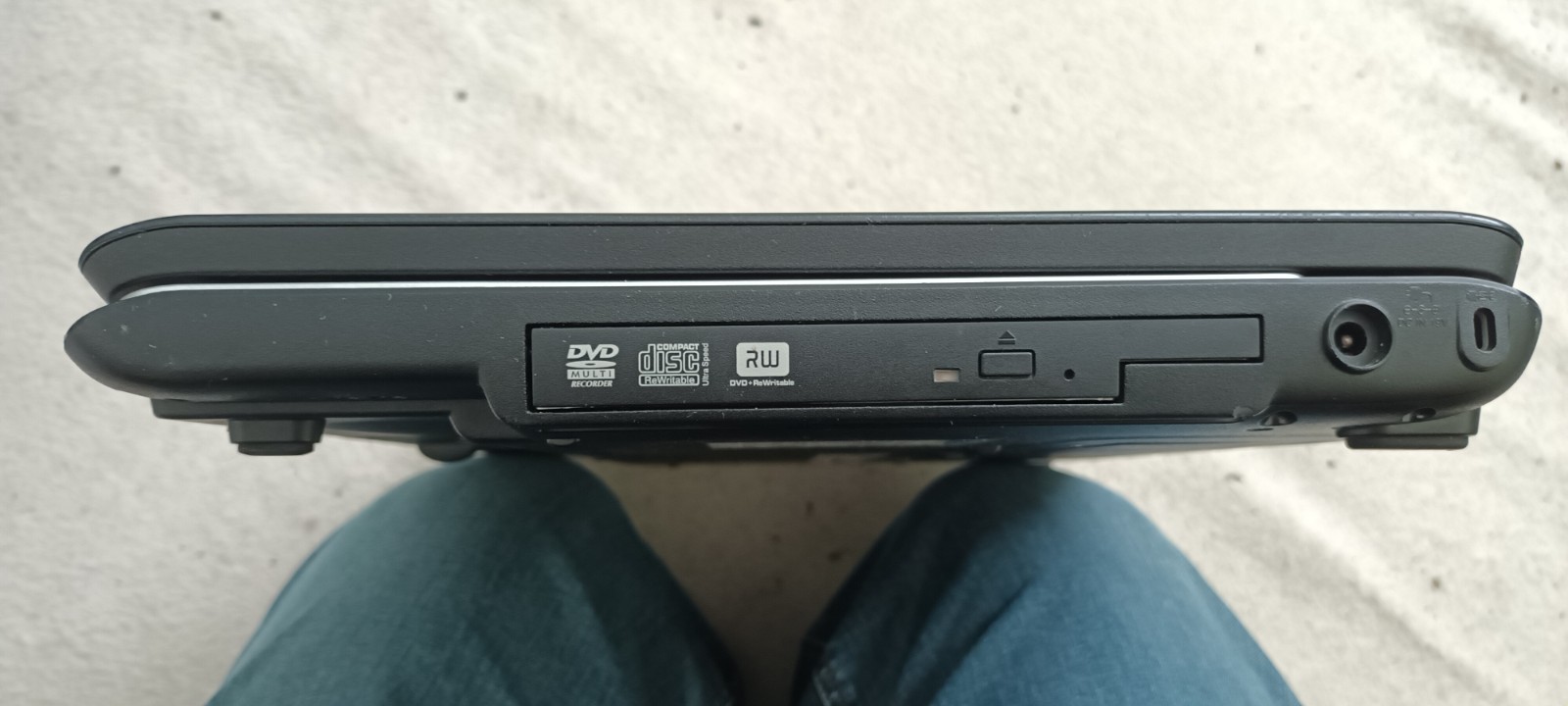 Toshiba Equium A200 PSA-F5E Laptop Notebook 15.4″ 2GB 250GB SSD Windows Vista