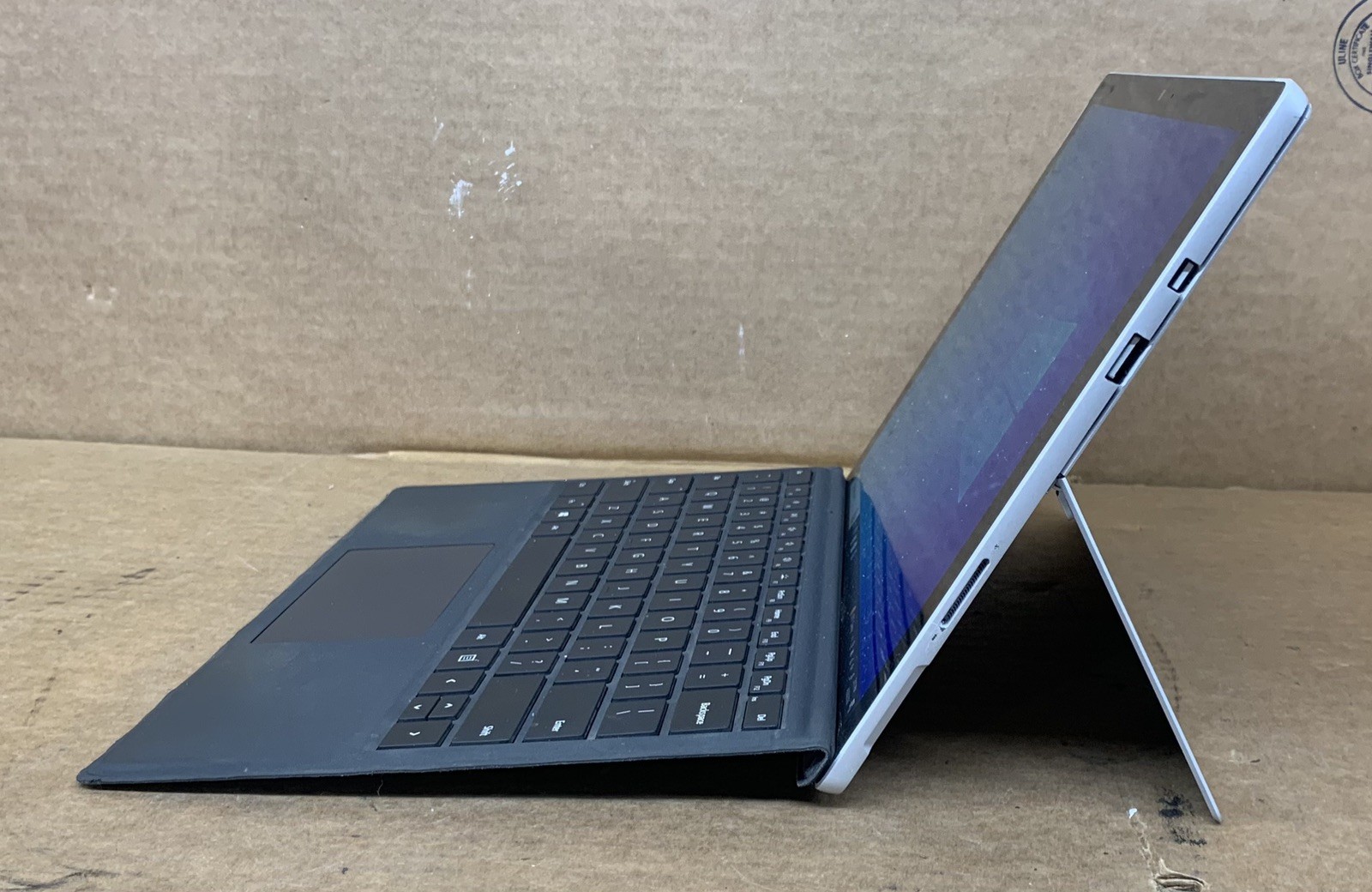 Microsoft Surface Pro 5 Intel i5-7300U@2.60GHz 8GB DDR4 RAM 256GB SSD WIN 10P