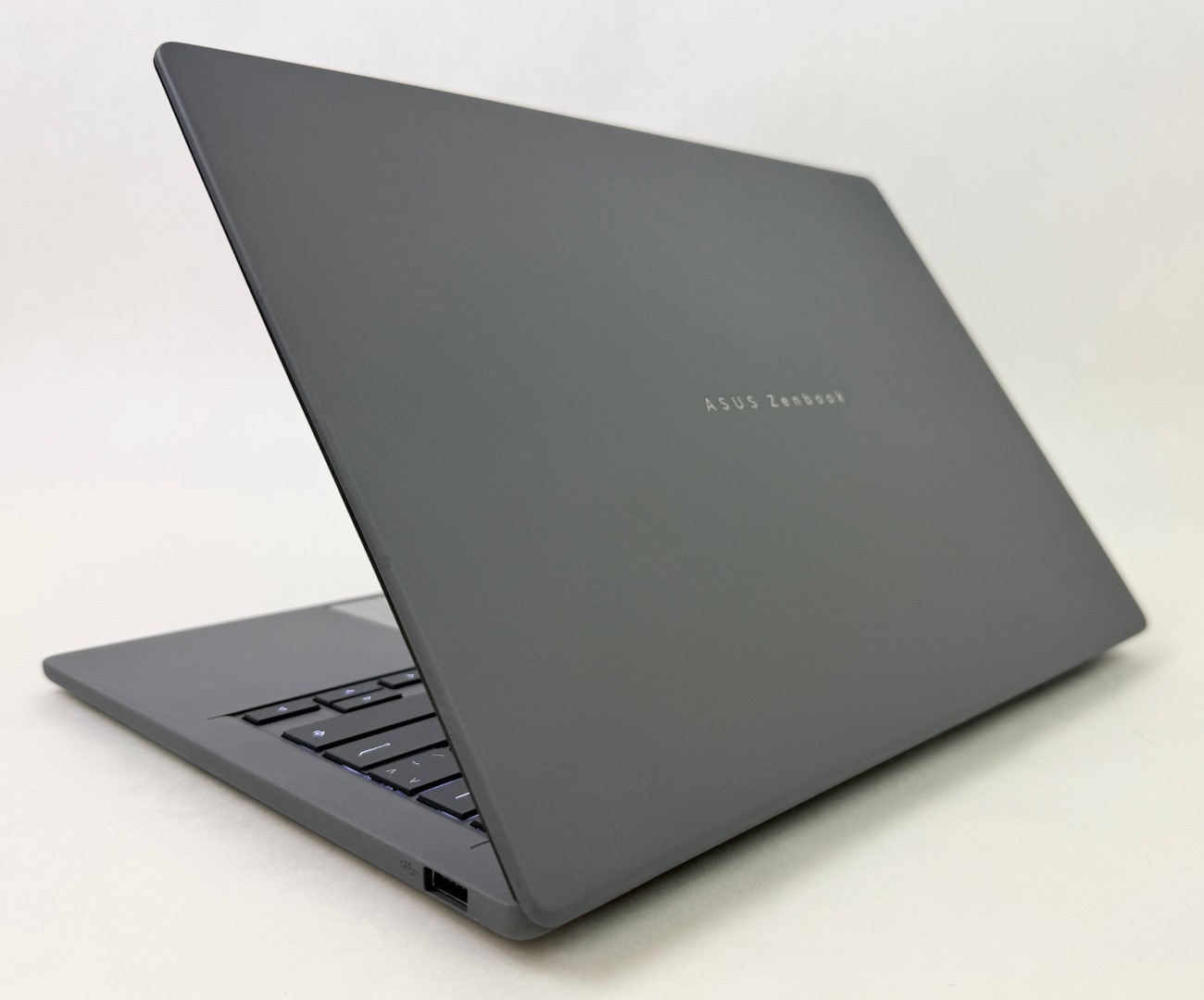 ASUS Zenbook A14 14″ 2K OLED Snapdragon X 16GB 512GB SSD W11H