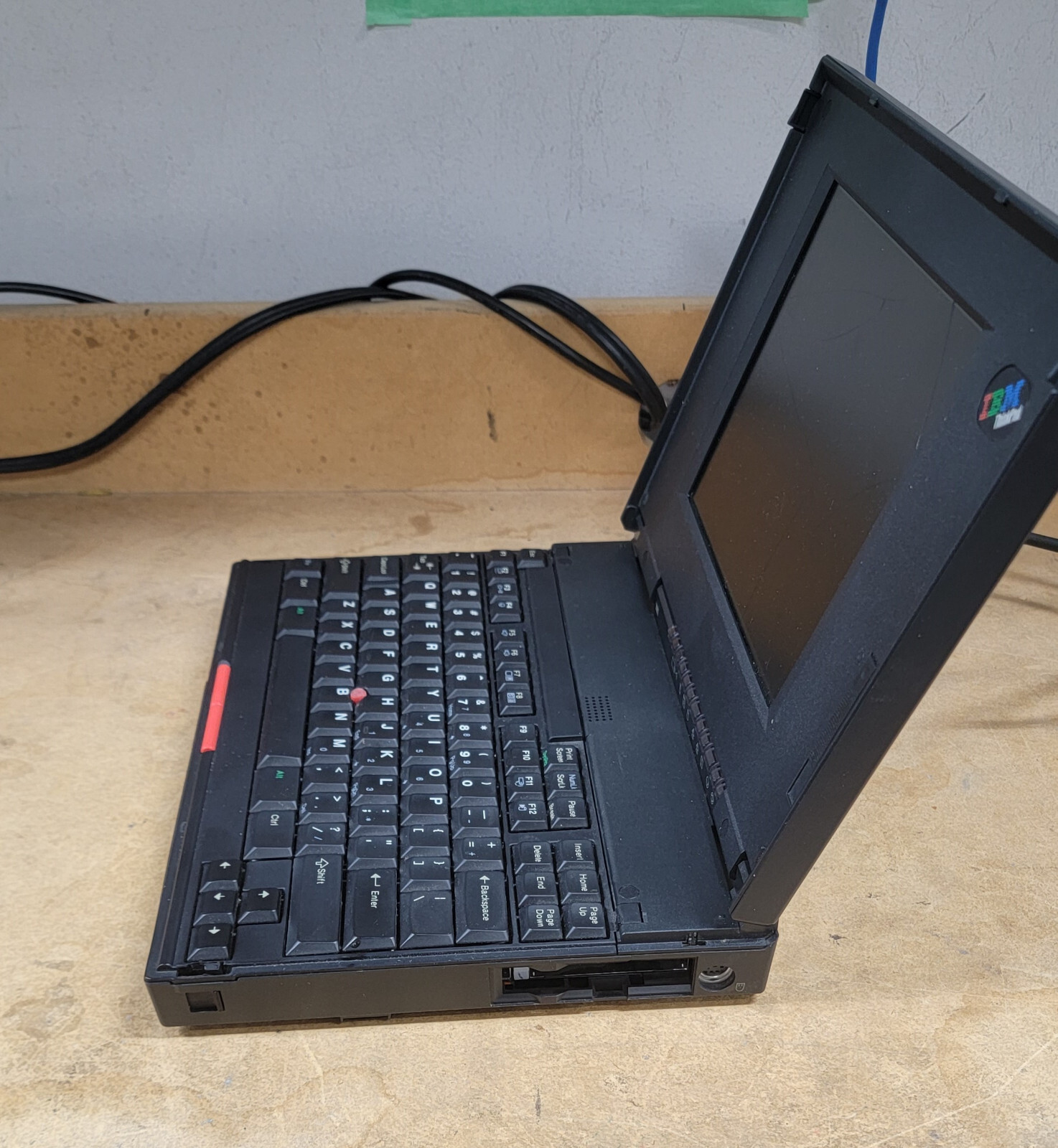 1994 IBM ThinkPad 360CE BROKEN LCD WITH GENUINE AC ADAPTER P/N: 49G2192