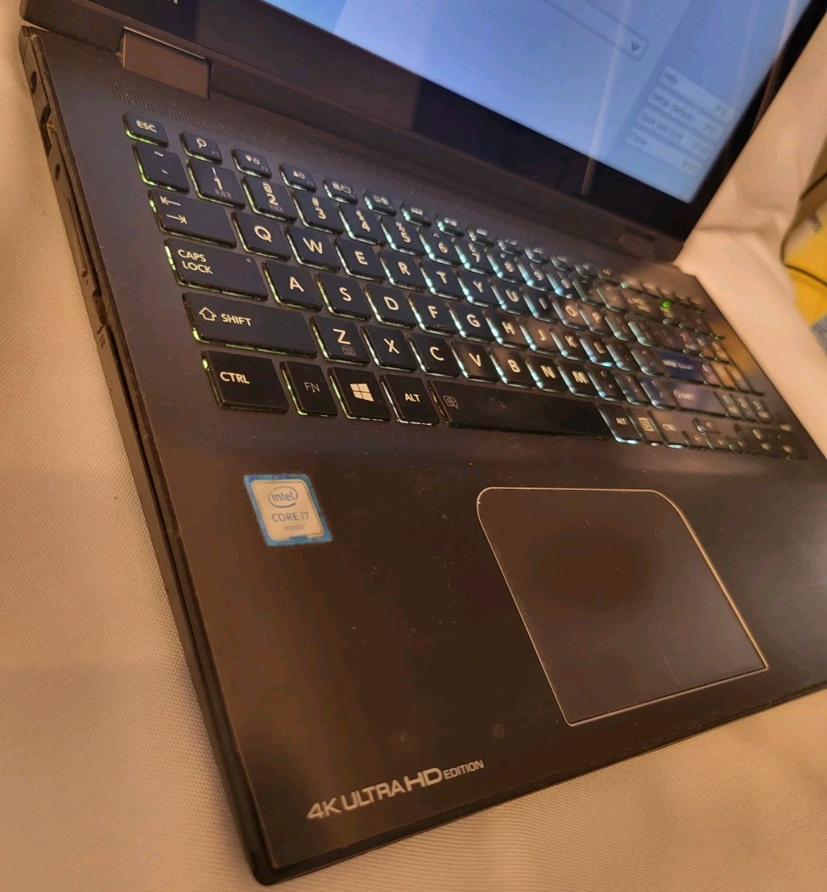 Toshiba Satellite Radius P55W-C5321-4K 15.6″ 4K i7-6500U 8GB RAM No SSD 070701