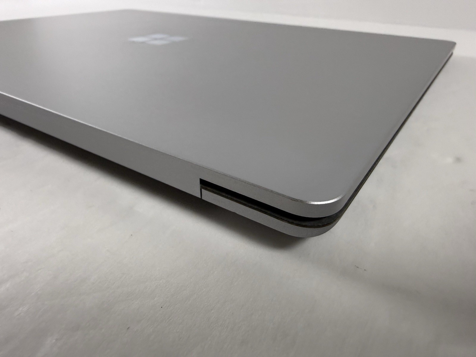 Microsoft Surface Laptop 5 13.5” 1950 Intel Core i7-1265U 16GB RAM 512GB NVME