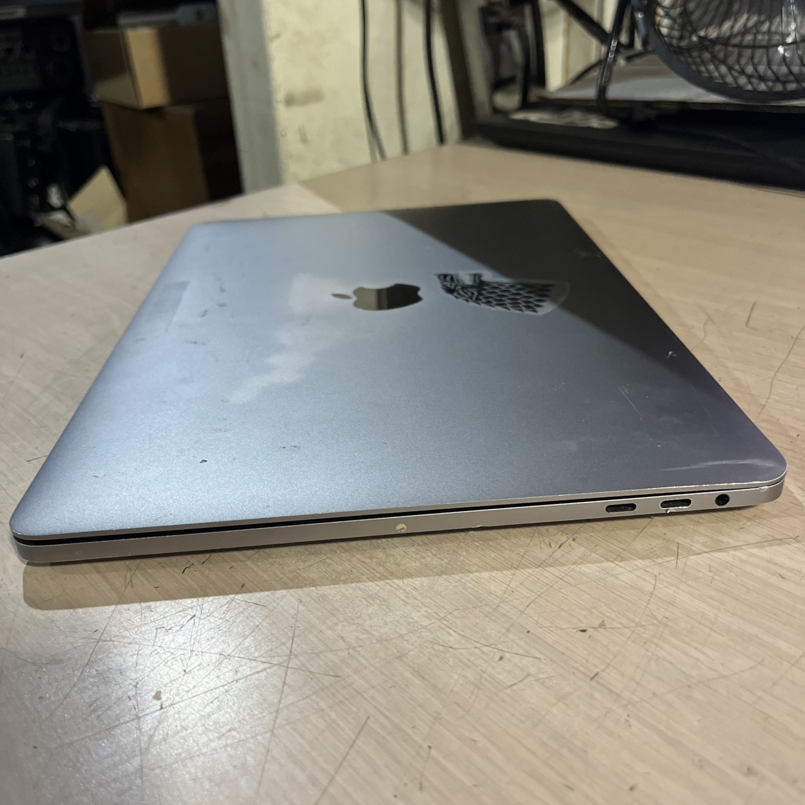 APPLE MACBOOK PRO 13′ TOUCH/2018 CORE I5-8259U 2.3GHZ 8GB RAM 256SSD