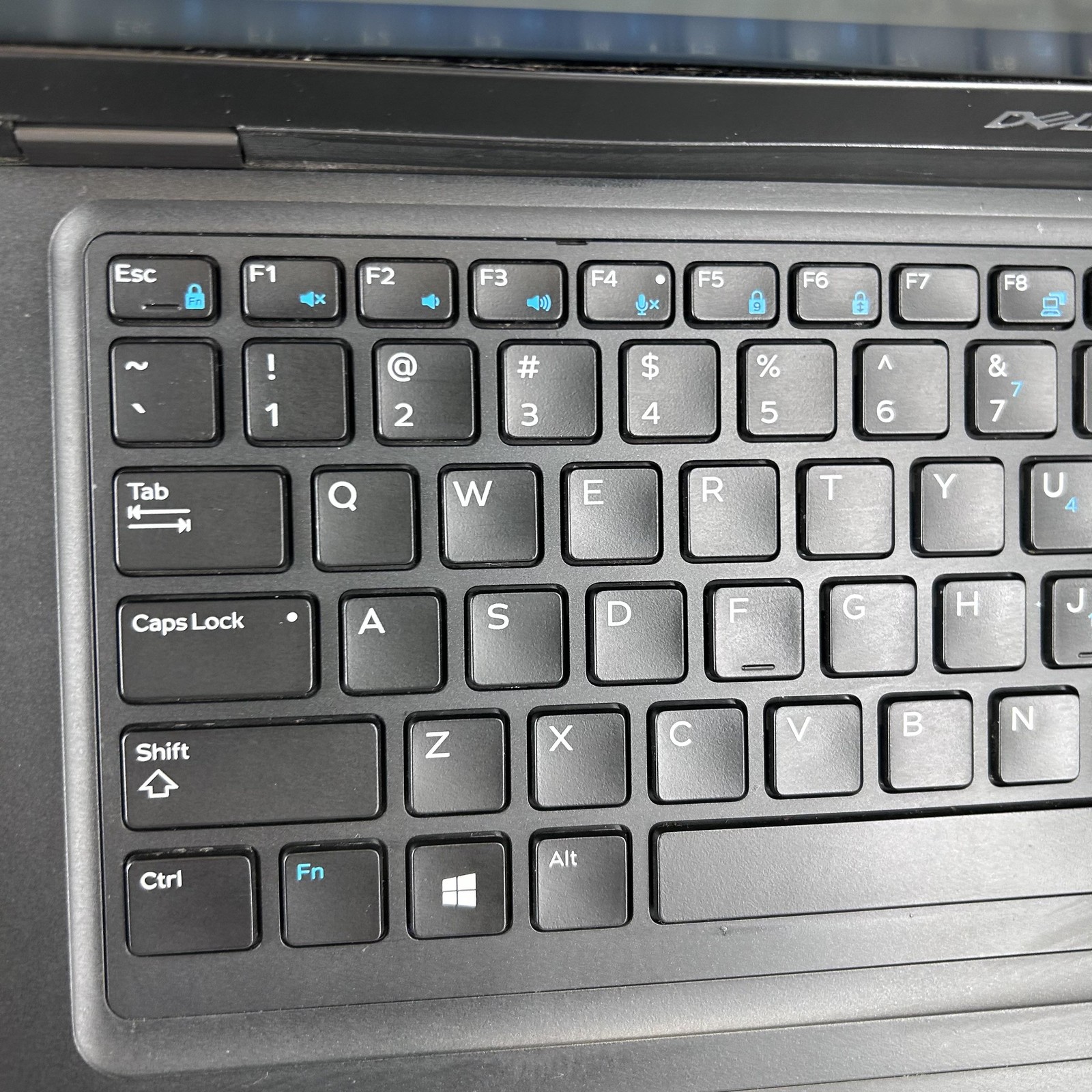 Dell Latitude 5490 14 Black FHD i5-8350U 1.70GHz 8GB 256GB SSD Good WHITE SPOTS
