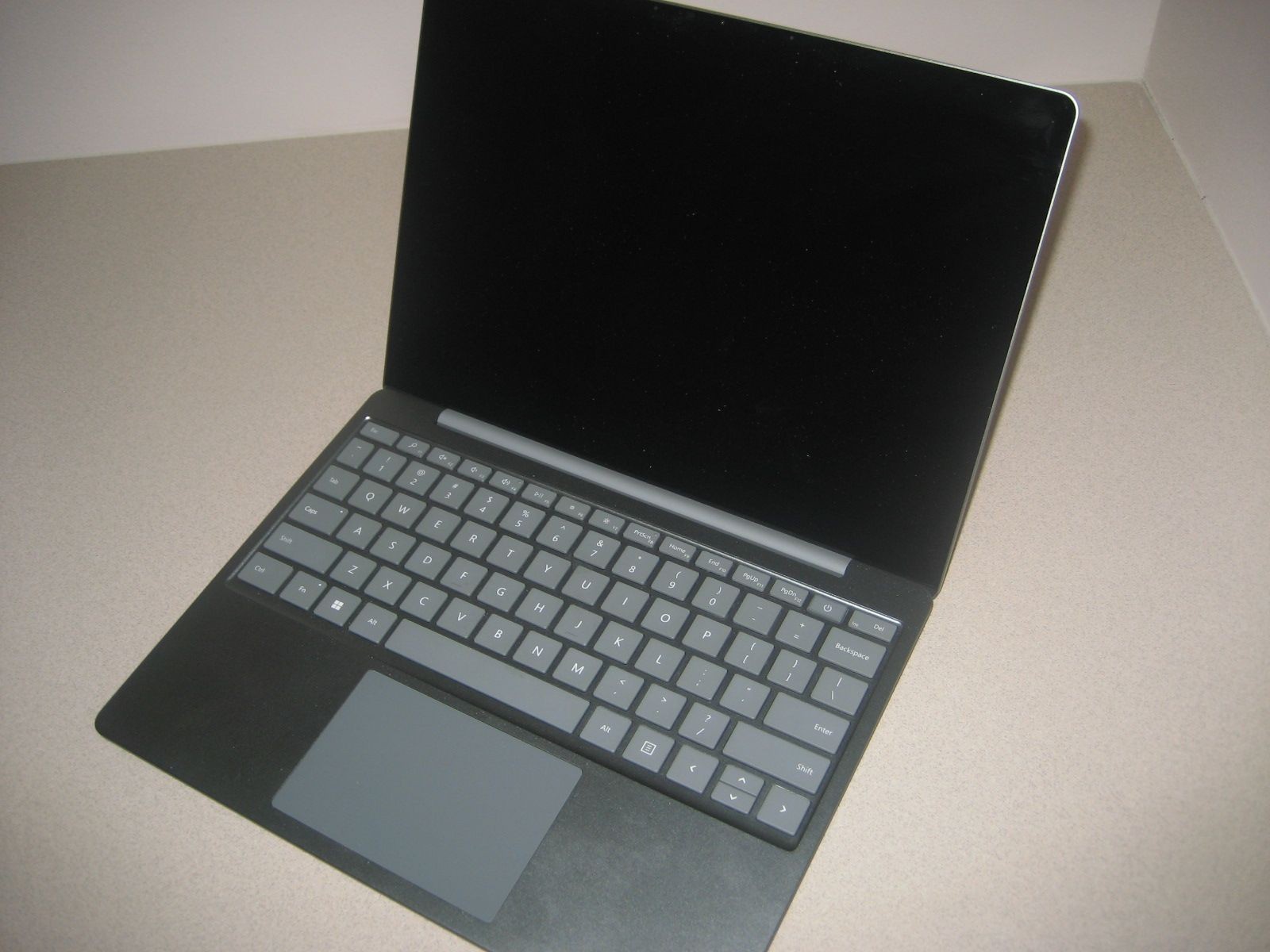 Microsoft Surface Laptop Go 3 12th Gen i5-1235U 12.4″ 8GB 256GB SSD Win 11 Home