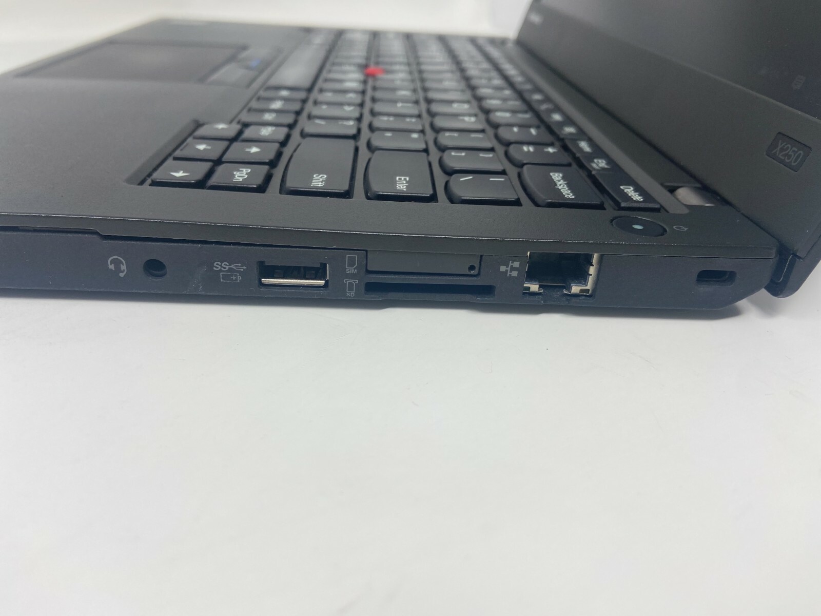 Lenovo ThinkPad 12.5″ x250 i5-5300u 2.3GHz 4GB 256GB SSD Webcam Win 10 Laptop