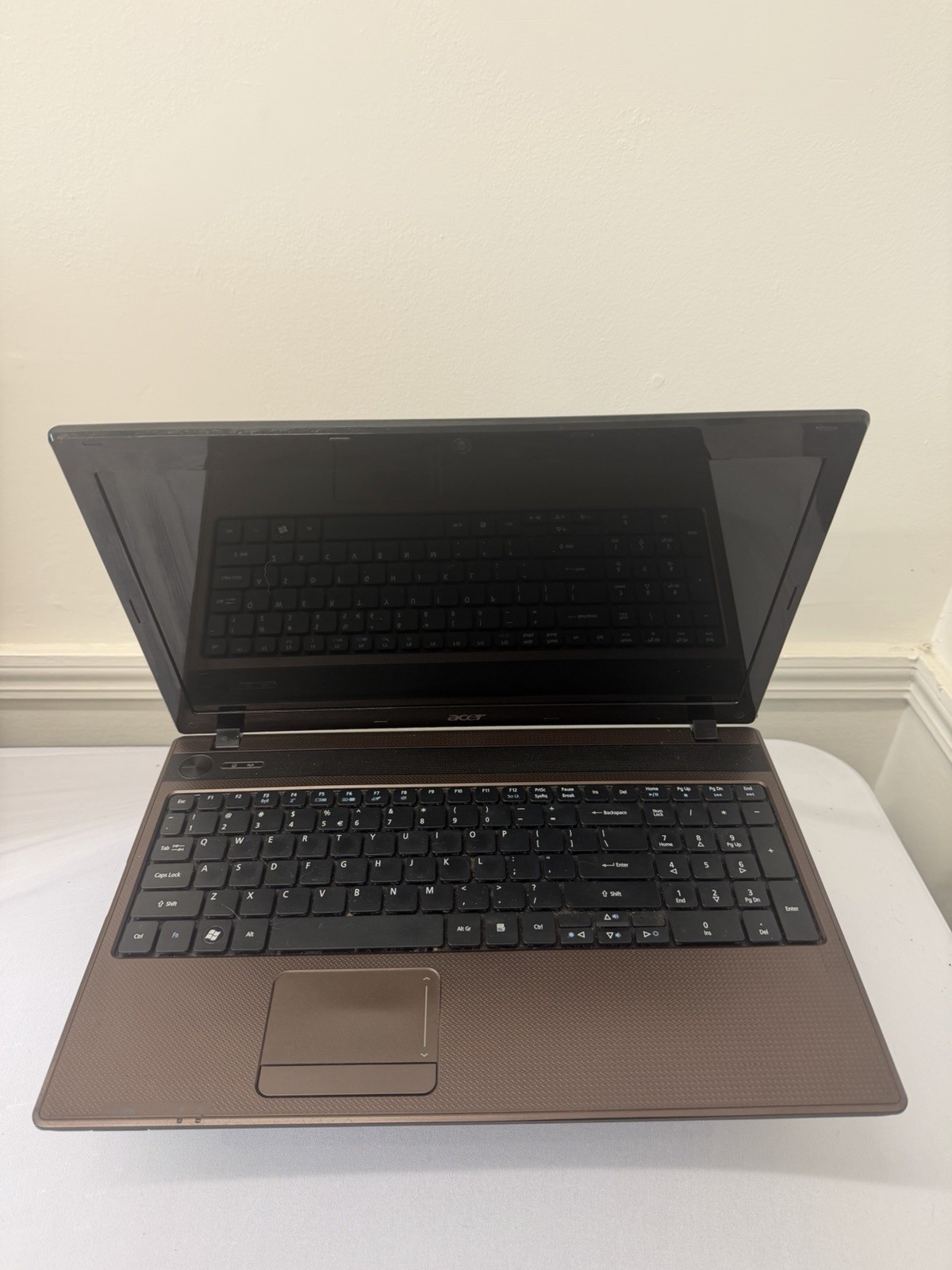 Acer Aspire 5253 Laptop – Good Screen – AMD C-50 – Read Des