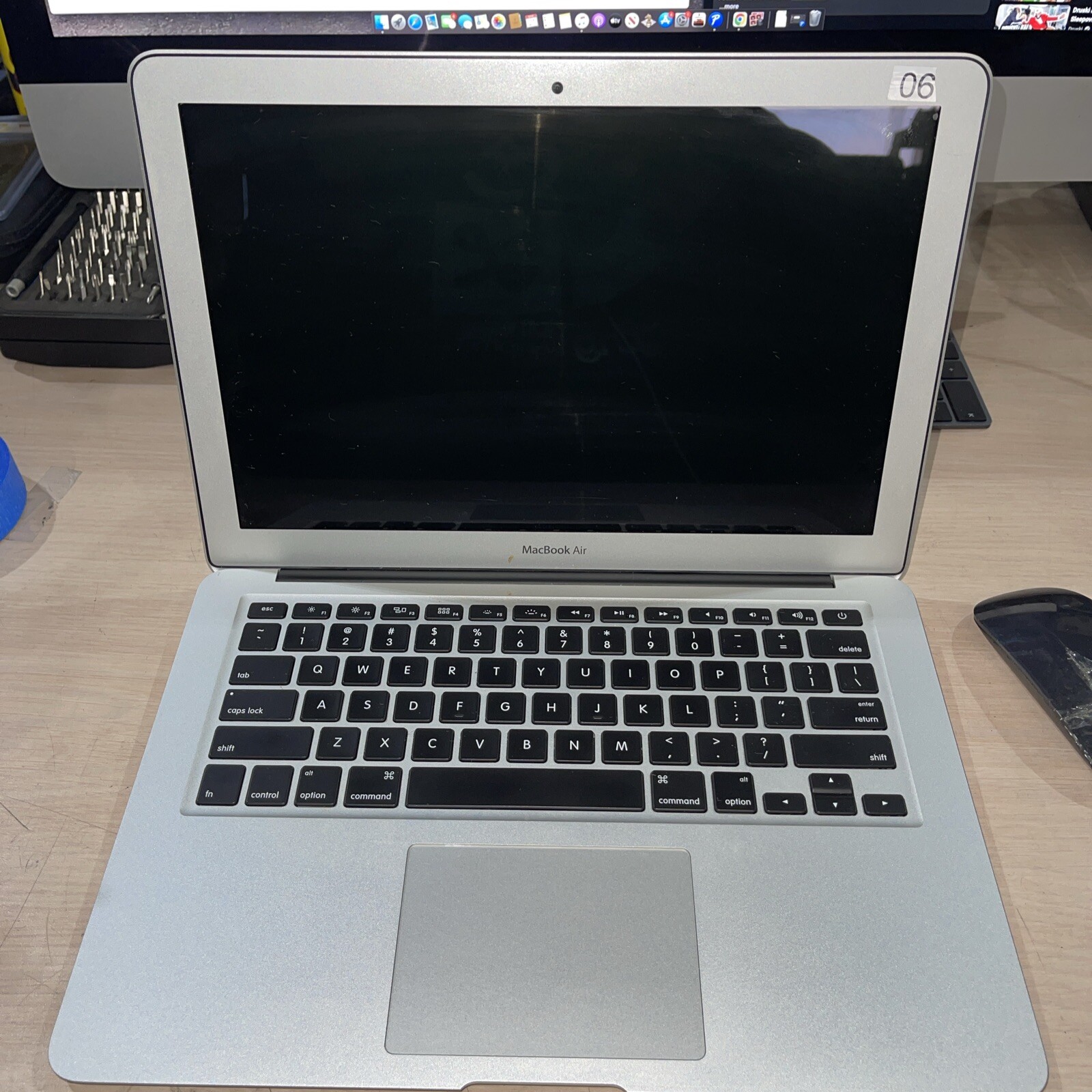 Apple Macbook Air MID 2013 13″ i5-4250U 1.3GHz 4gb RAM NO HD