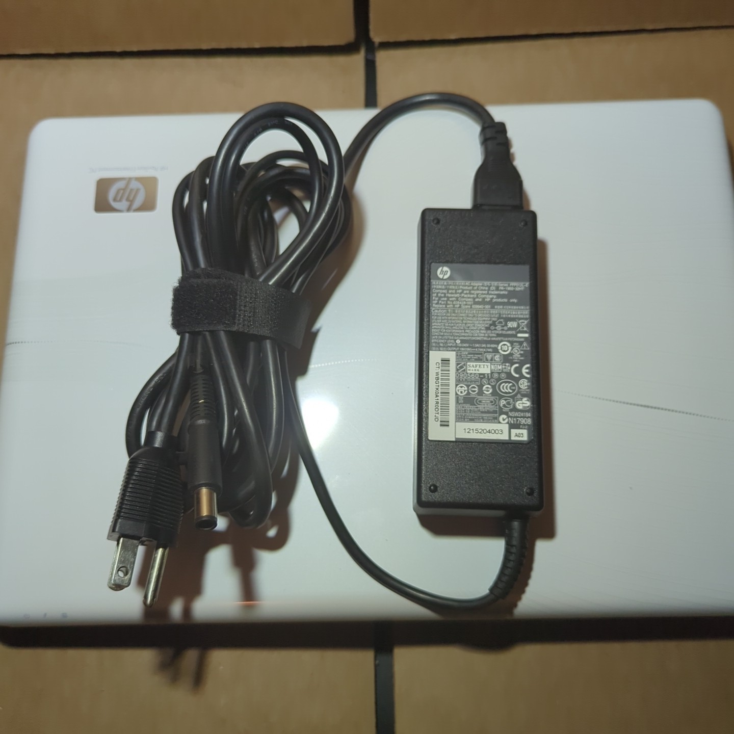 HP Pavilion dv4-2120CA Laptop Athalon M320 4 GB RAM 320GB 14.1″ Radeon HD 4200