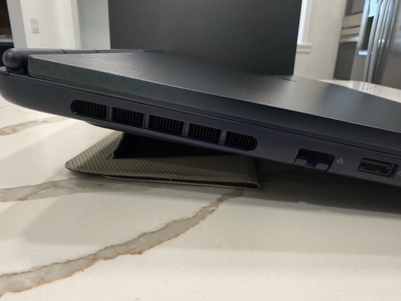 Alienware 16 Aurora Gaming Laptop, Excellent Condition, RTX 5060,Extras Included