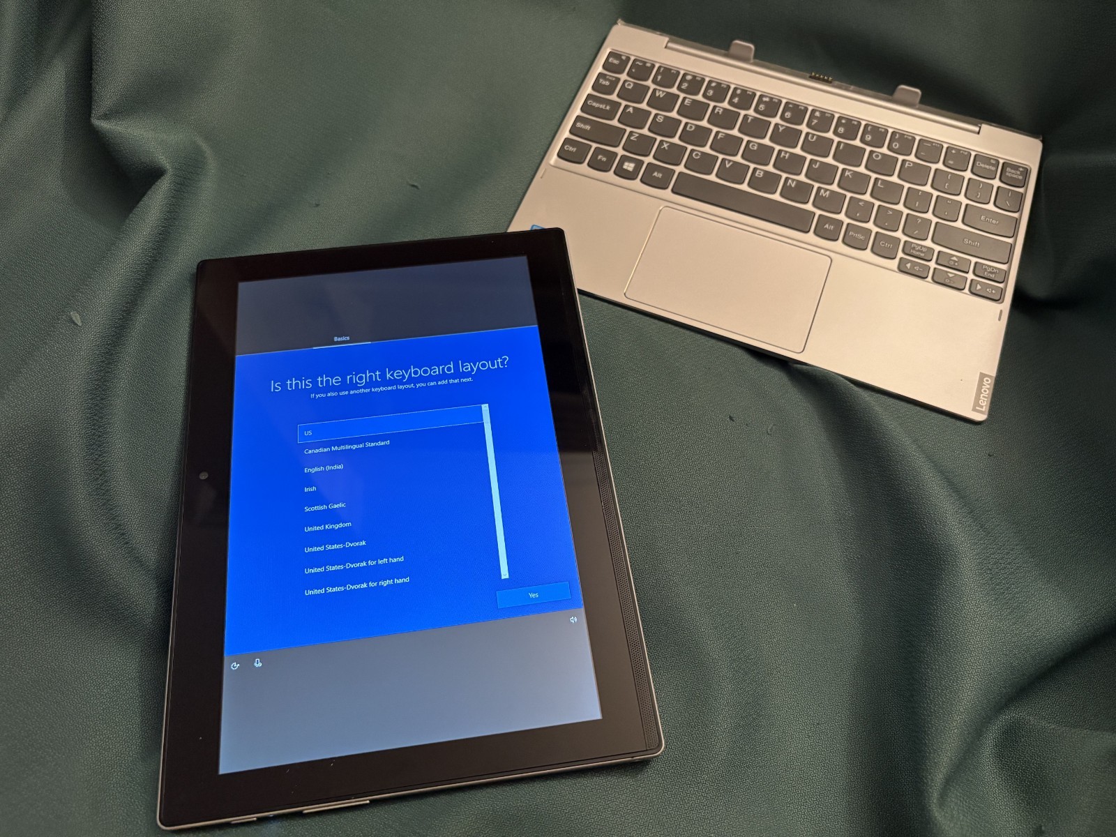 Lenovo MIIX 320-10ICR 2in1 Tablet + Keyboard – Intel Atom x5 2GB RAM 64GB MINT