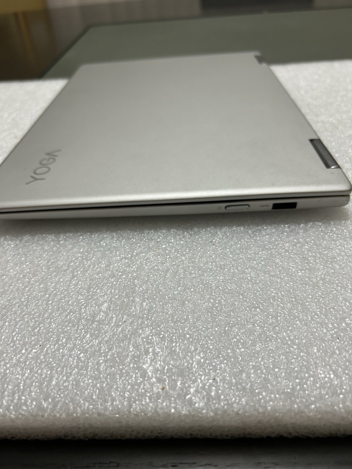 Lenovo Yoga 720-13IKB 13.3″ Intel i5 Silver Laptop No SSD No OS Powers On