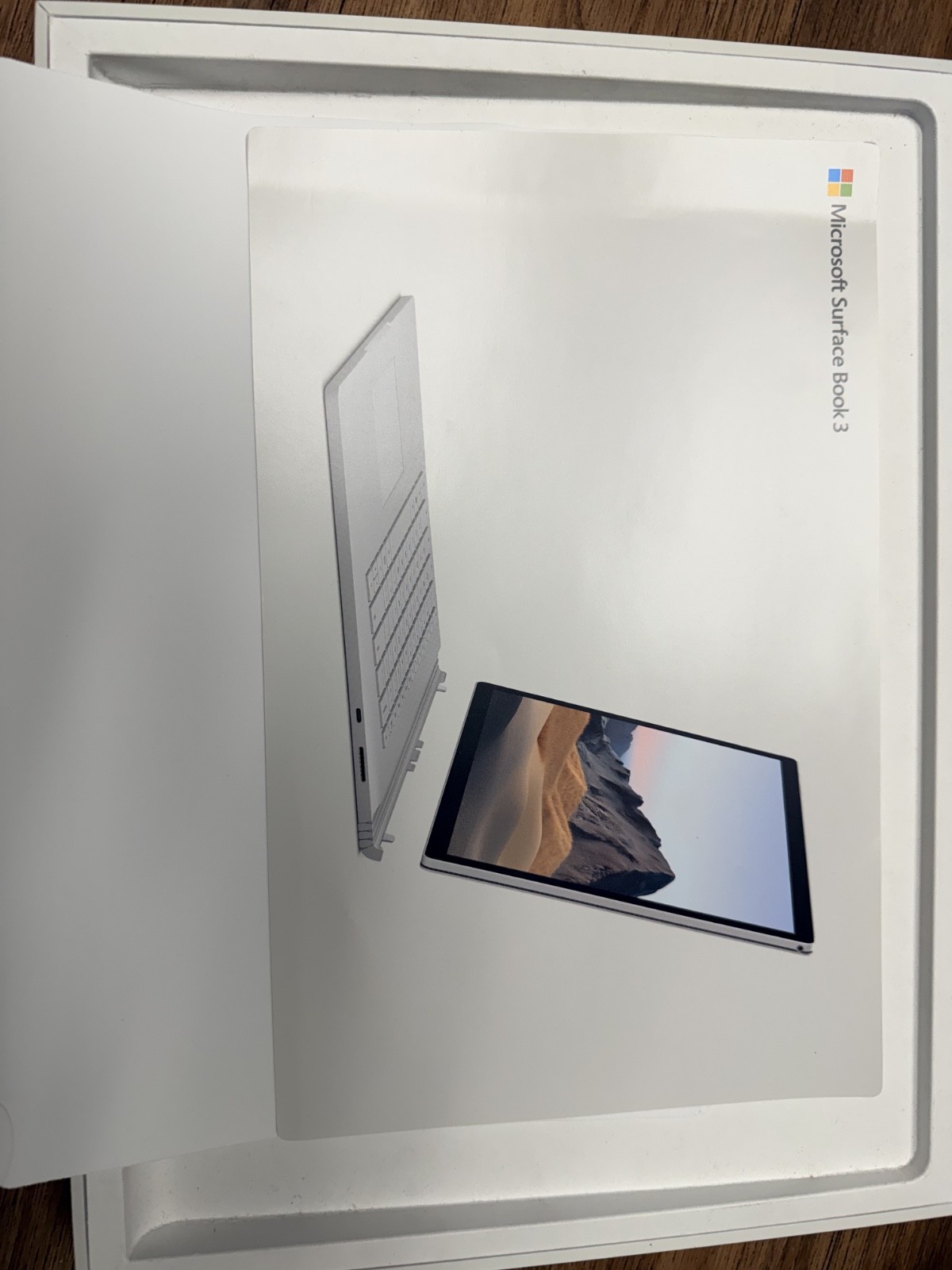 Microsoft Surface Book 2 Core i7 13.5″ 16GB/512GB Silver box + charger