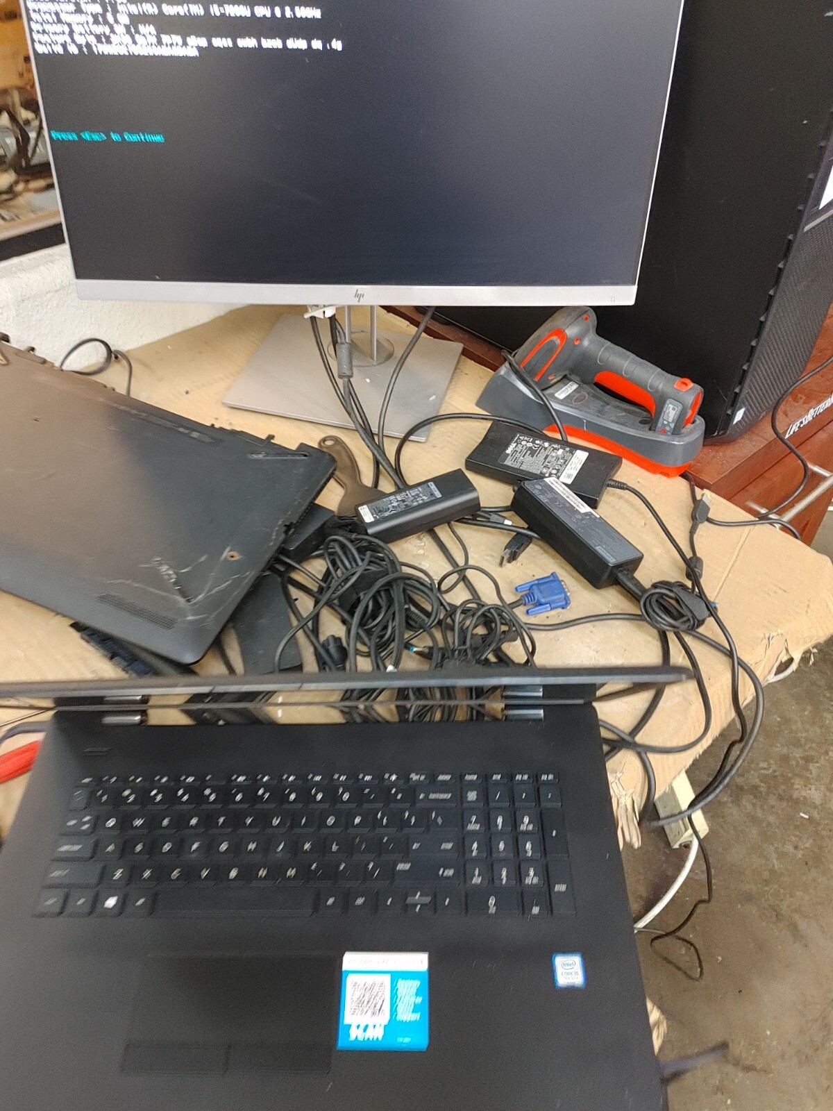 Hp Laptop 17-bs0xx Core i5-7200U@2.50GHz, 8GB RAM , NO HD ( Selling Motherboard)