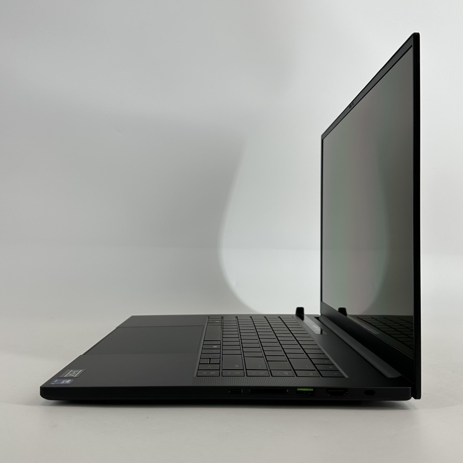 Razer Blade 16 240Hz QHD+ 2026 2.1 GHz Ultra 9 386H 64GB 2TB SSD NVIDIA RTX 5090