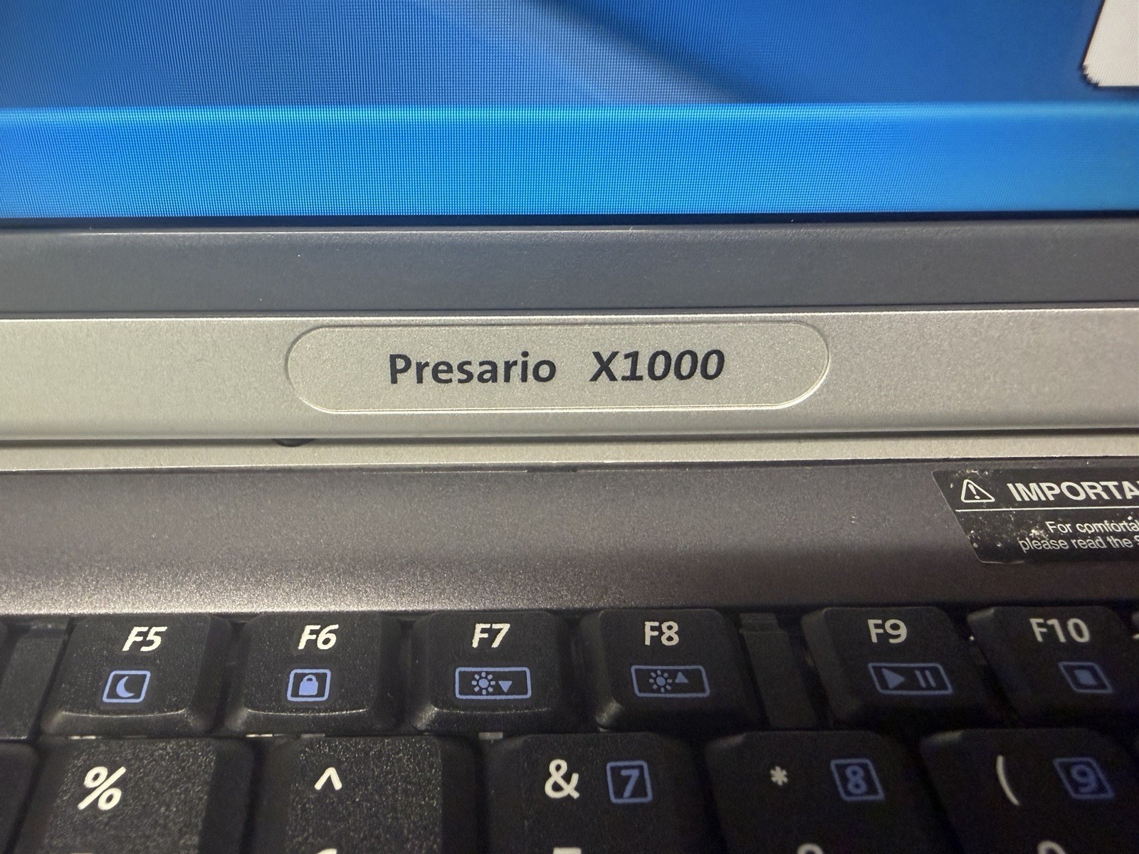 Vintage HP Compaq X1000 Laptop 15.1 TFT, WinVista, Cen 1.73 GHz, 30 GB, 1.5 DVD