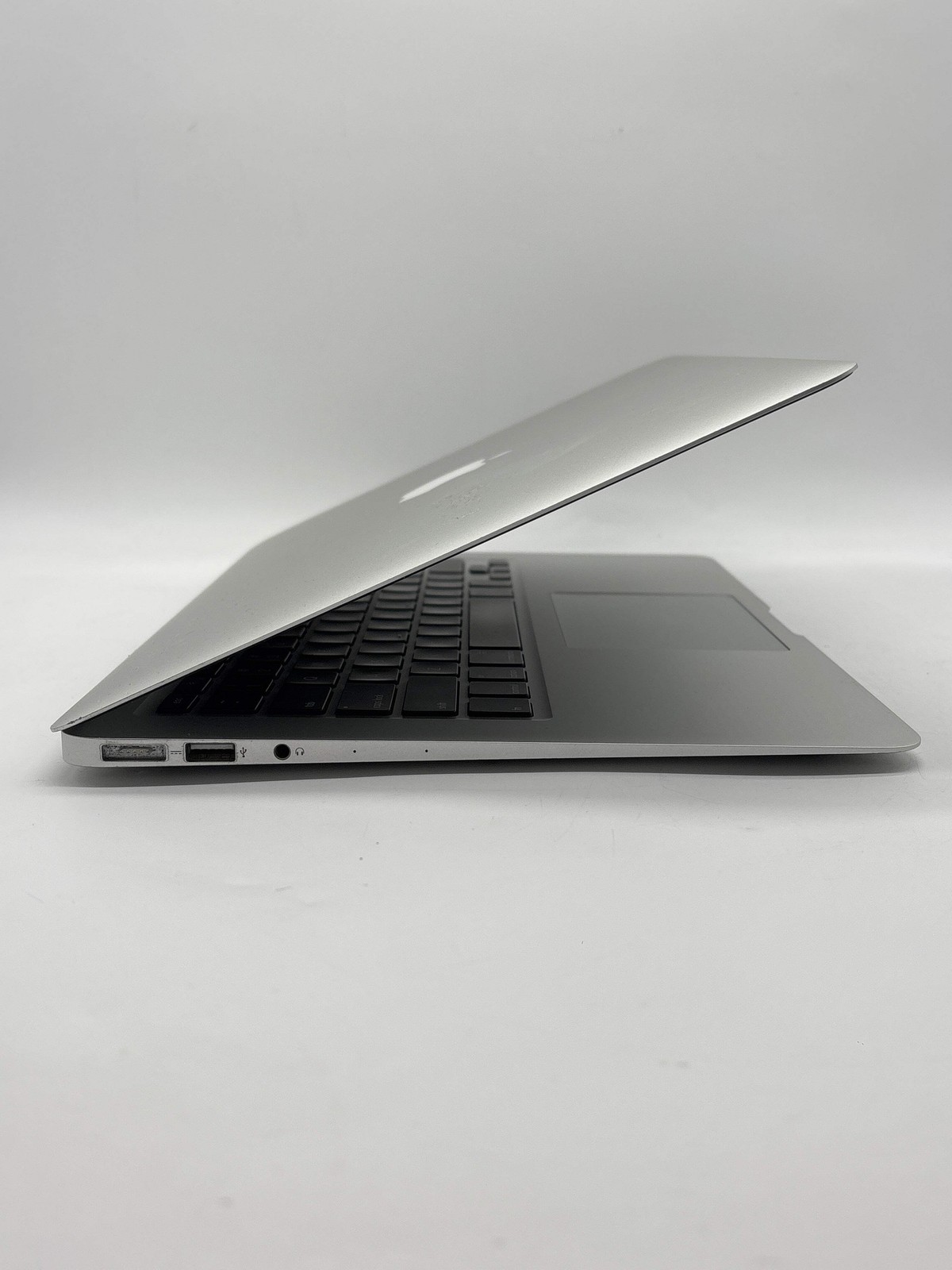 Apple MacBook Air 13″ A1466 Intel Core i5 4GB RAM 128GB SSD – For Parts