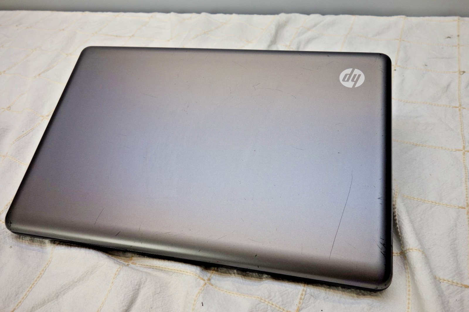 HP 2000-486DX AMD E450 1.65Ghz 8GB Ram, 300GB HD, Windows 10Pro