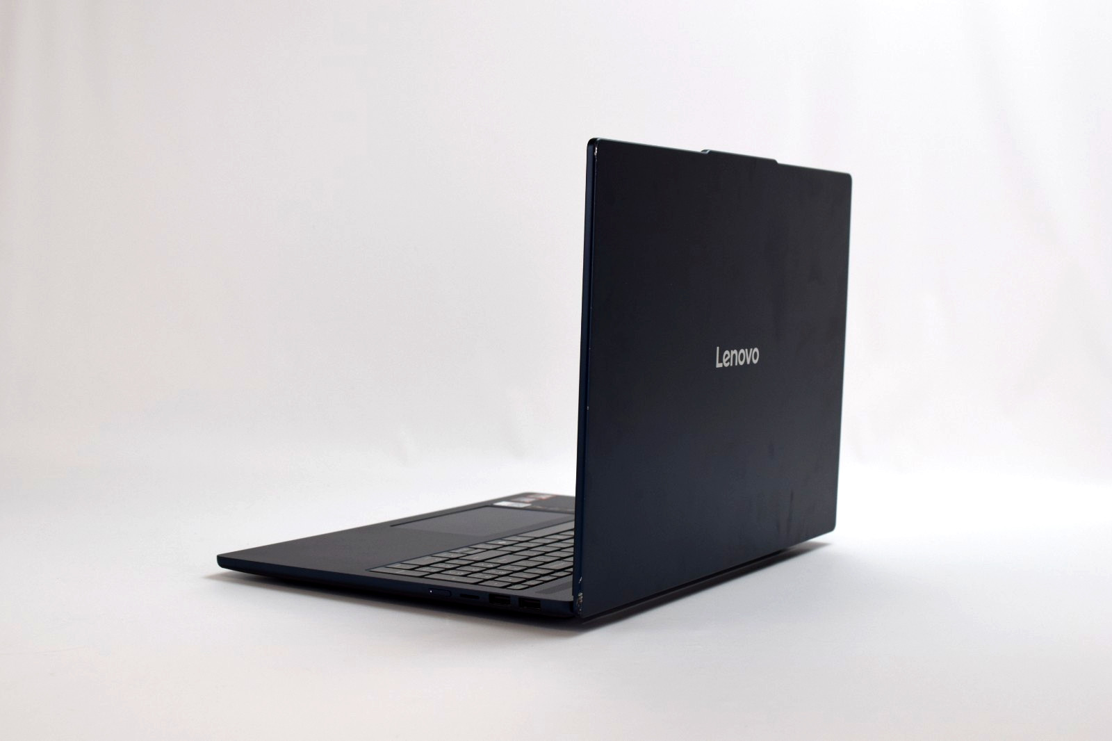 Lenovo IdeaPad Slim 5 – 16″ WUXGA TS, Ryzen AI 7 350, 16GB RAM, 1TB SSD