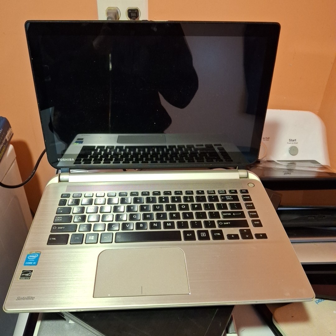 Toshiba Satellite E45t-B4300 14” Touchscreen Intel i5-4210U 8GB RAM For Parts